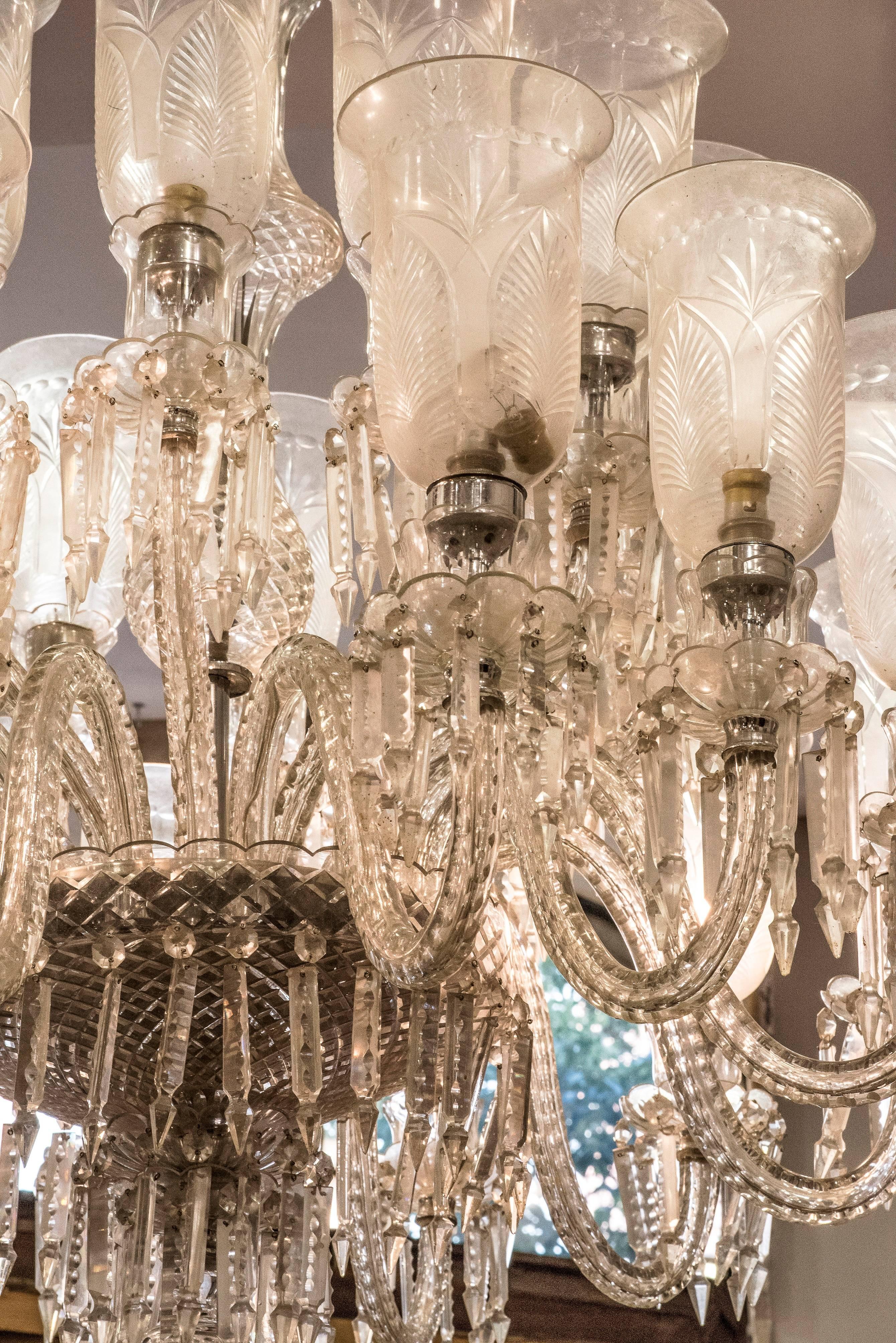 Louis XV Style French Crystal Carved Chandelier In Excellent Condition In Valladolid, ES