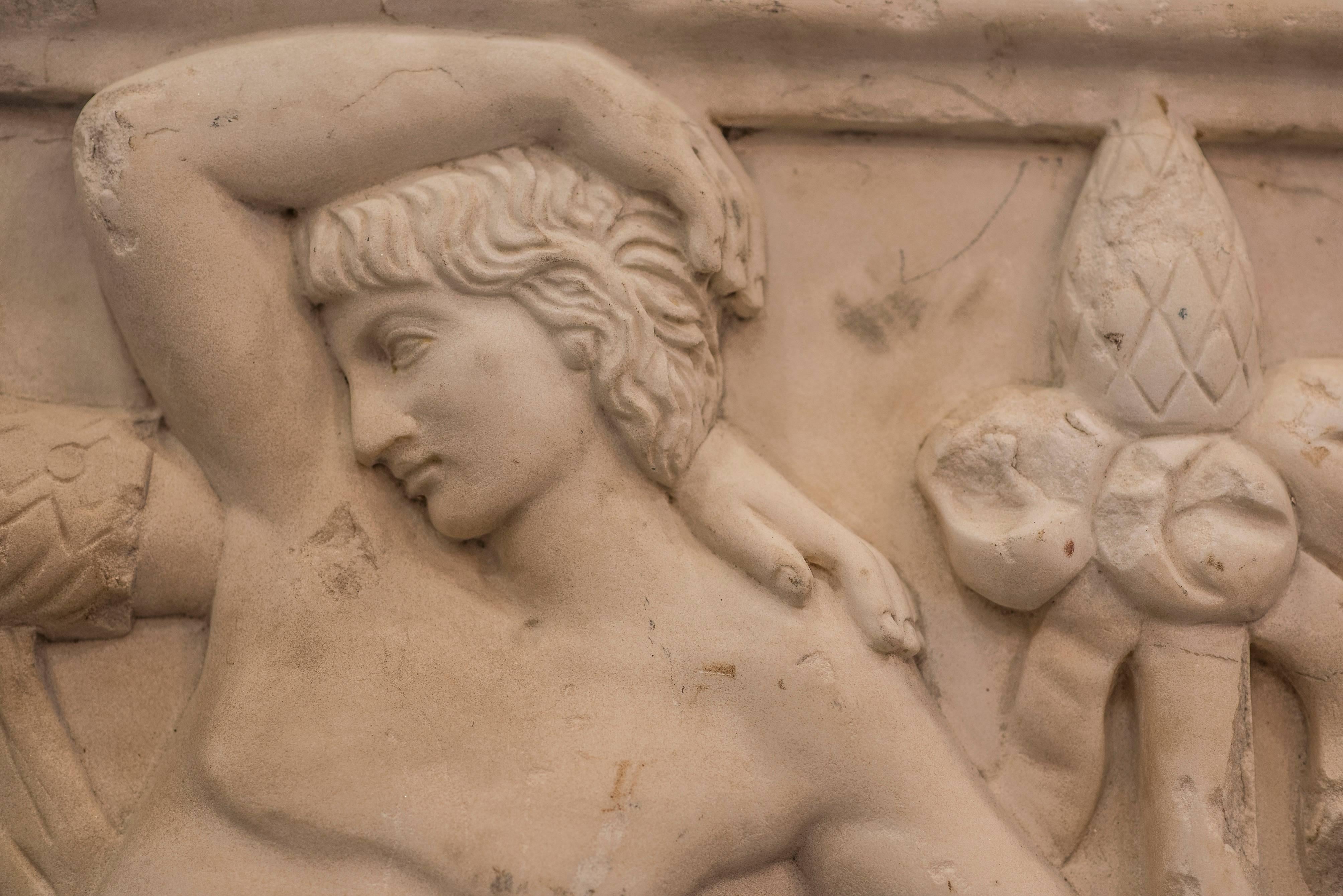 20th Century Neoclassicism Style Italian Carrara Marble Relief In Good Condition In Valladolid, ES