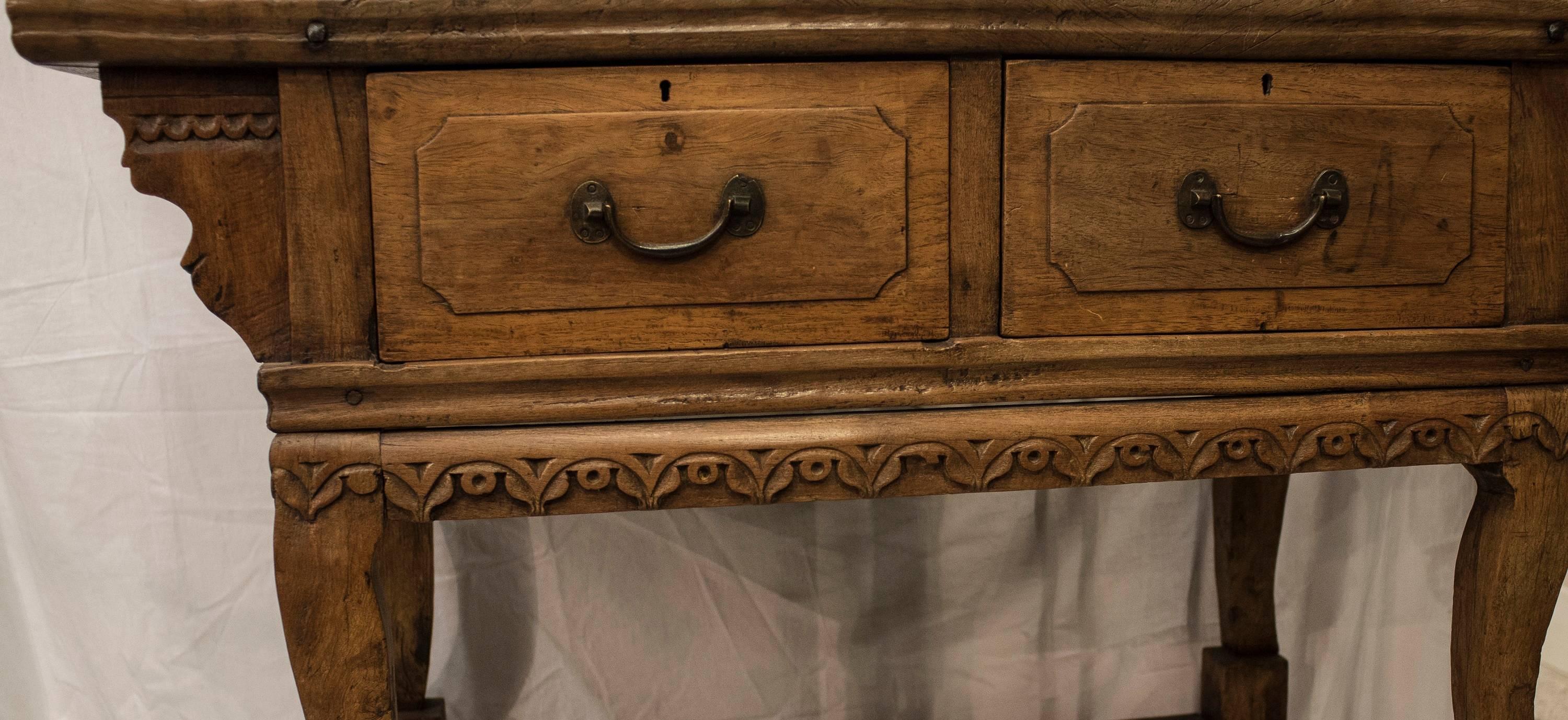 An excepcionel 18th century Chinese carved elm wood console with two drawers in the front. It comes from a private collection in New York. In a very good condition with age and use. Original Shooters