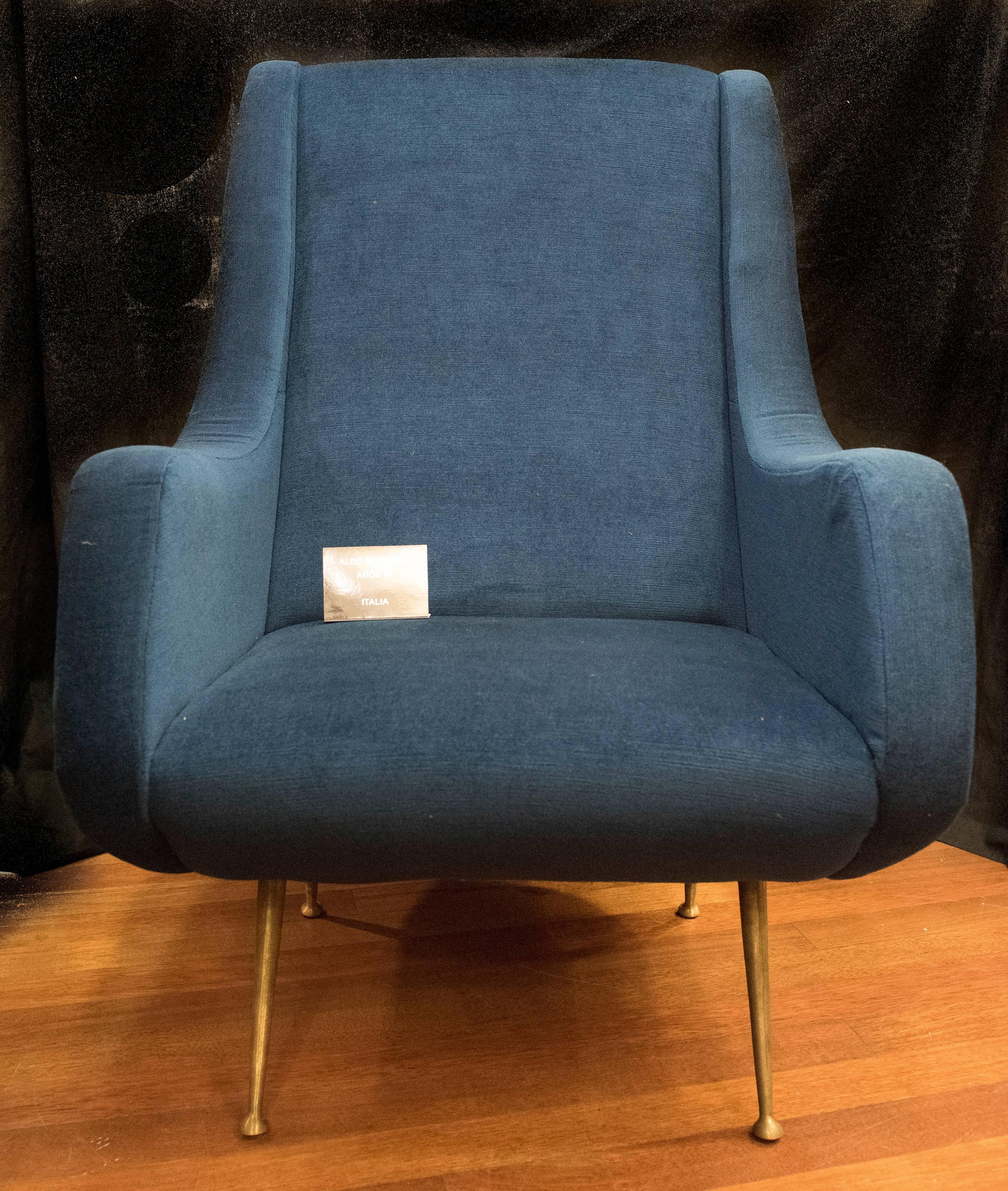 A extraordinary couple of Aldo Morbelli, Italy armchairs, midcentury, circa 1950.
With blue fabric and brass legs. A very good condition .It comes from a private collection,
Italy.
 