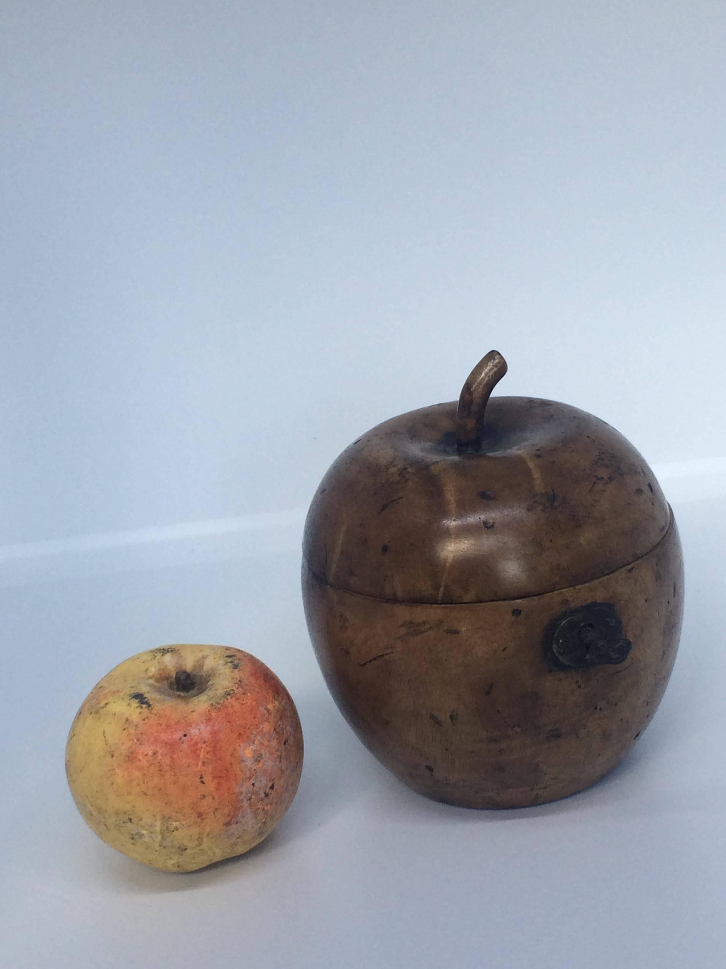 British Early 19th Century Fruitwood Carved Apple Tea Caddy For Sale
