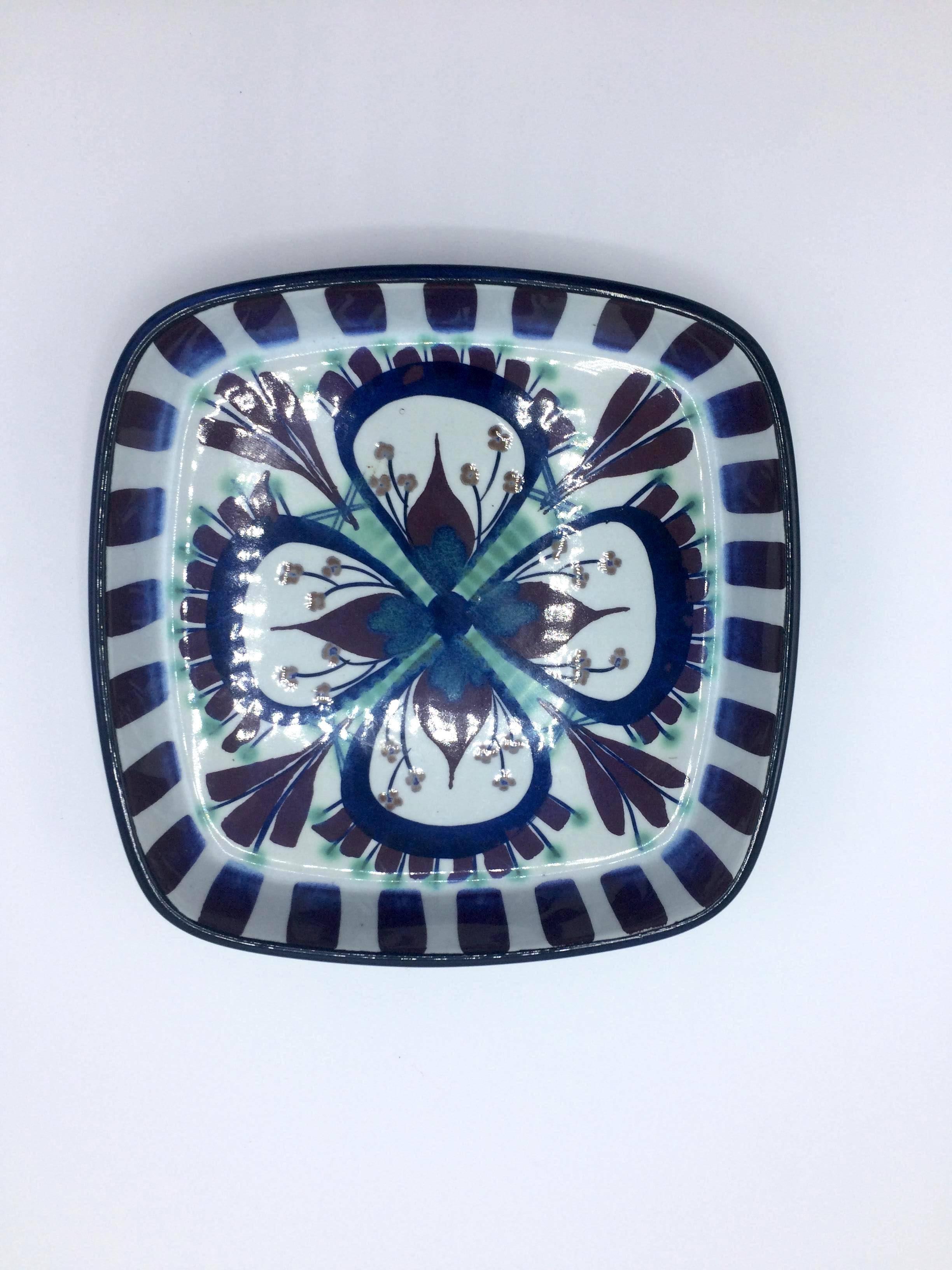 For your consideration,

we have this wonderful midcentury Tenera Fajance dish by Marianne Johnson for Royal Copenhagen, Denmark. It is clearly signed, numbered and marked by the Royal Copenhagen seal and is in superb condition.