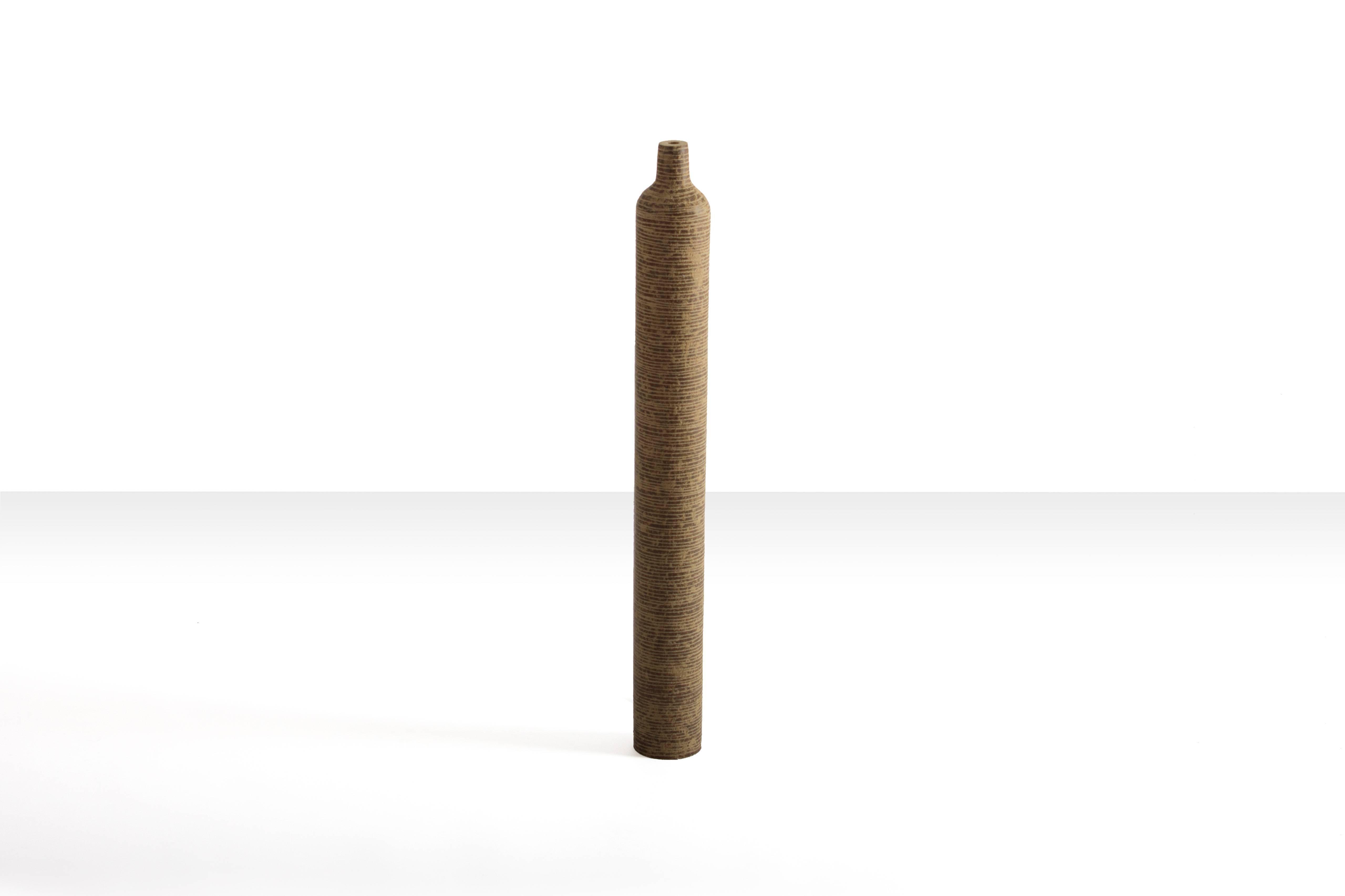 Large ribbed Anfora vase by contemporary artist Domingos Tótora, made of recycled cardboard. Not suitable for water.

About the artist:
Domingos Tótora (born and raised in Maria da Fé, Brazil, 1960) creates objects and sculptures where beauty is