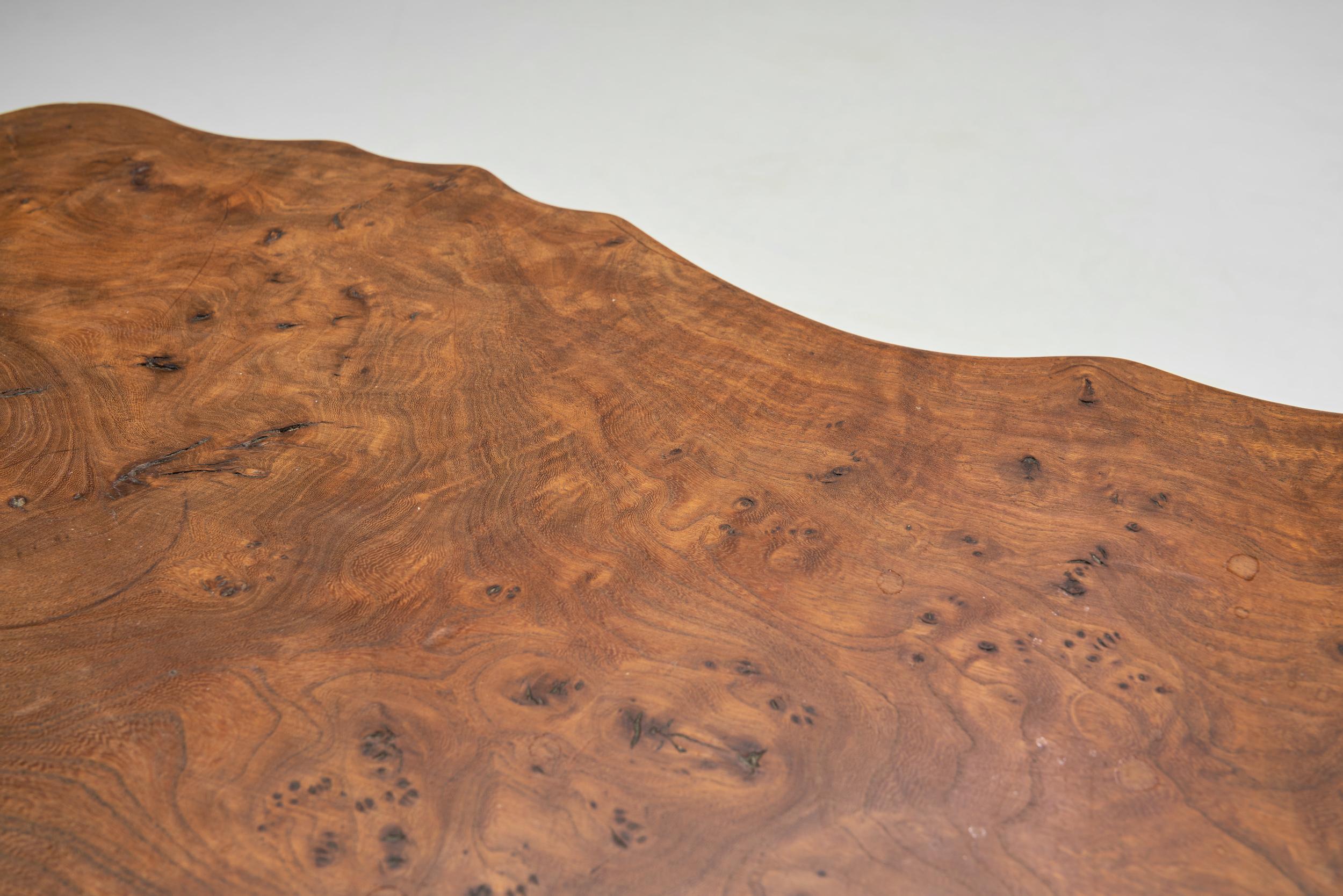Table basse en orme de style brutaliste, Europe, vers 1960 en vente 3