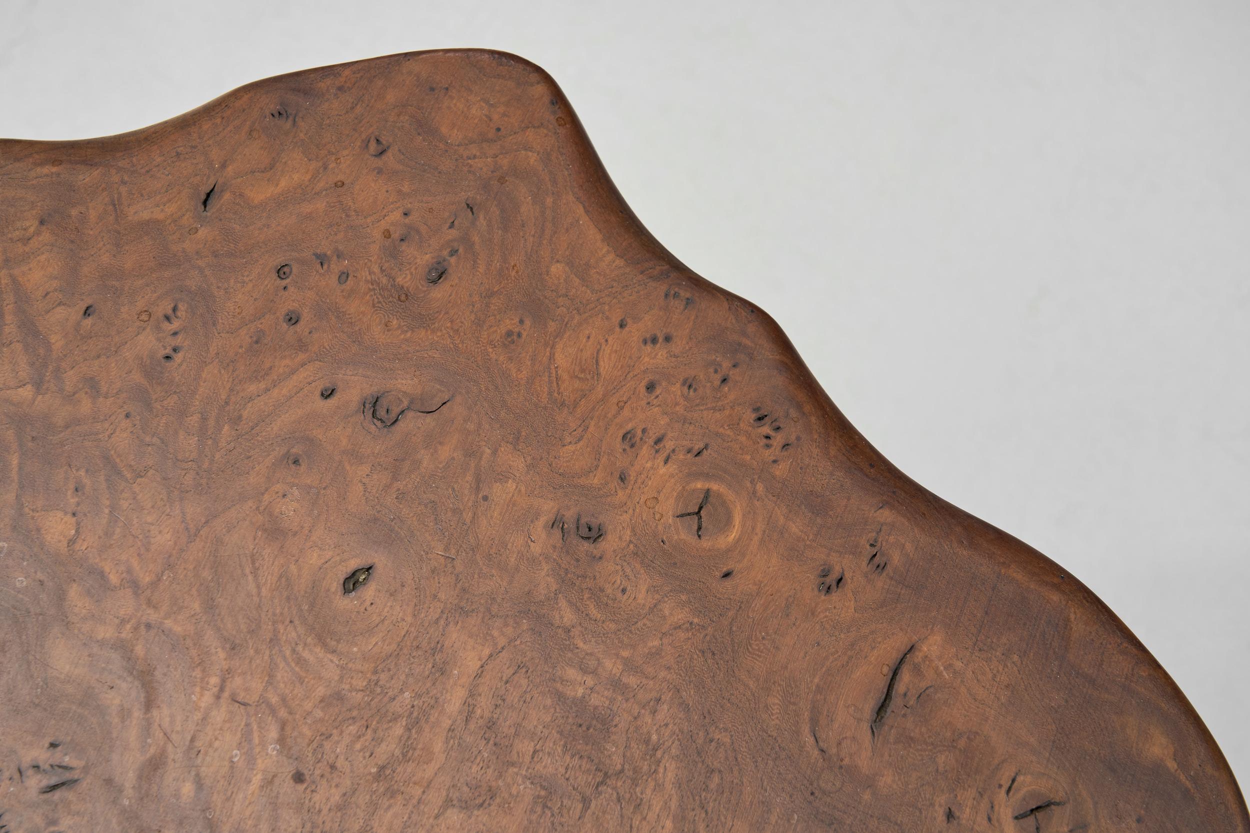 Table basse en orme de style brutaliste, Europe, vers 1960 en vente 5