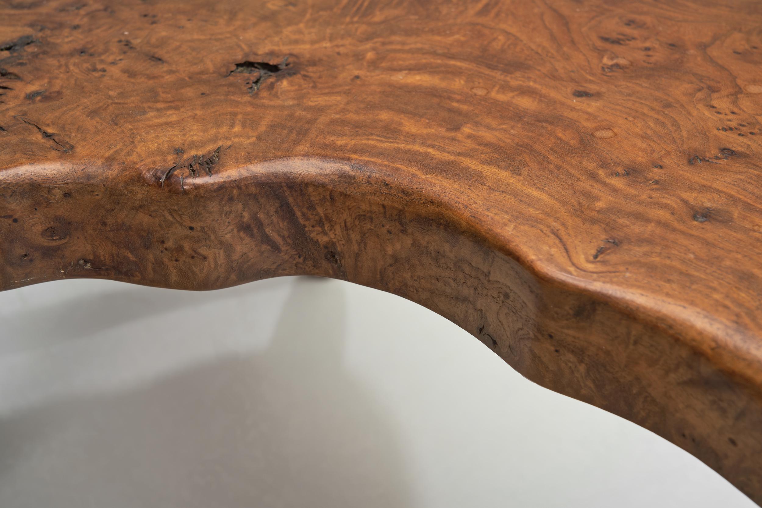Table basse en orme de style brutaliste, Europe, vers 1960 en vente 7
