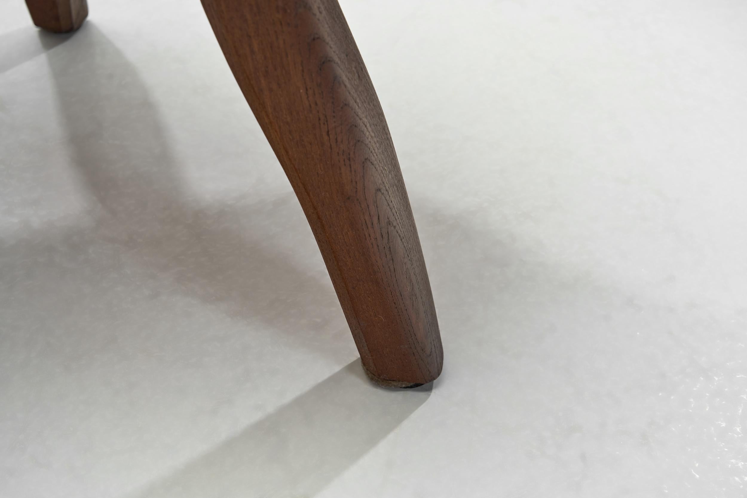 Table basse en orme de style brutaliste, Europe, vers 1960 en vente 9