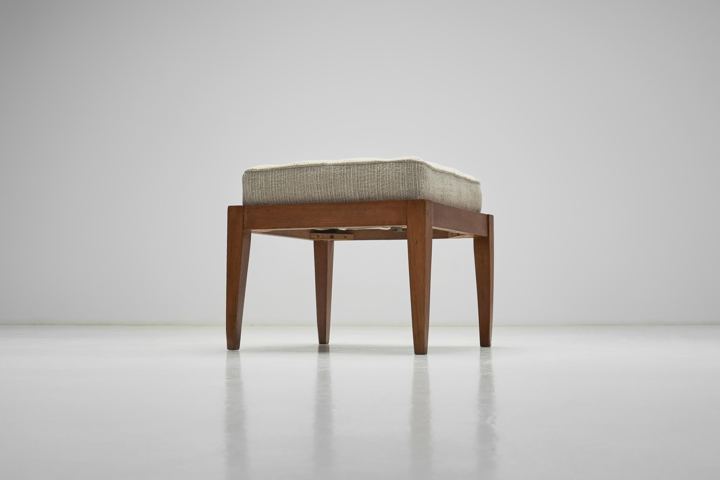 Hocker mit gepolstertem Sitz von La Compagnie des Arts Français, Frankreich 1940er Jahre (Mitte des 20. Jahrhunderts) im Angebot
