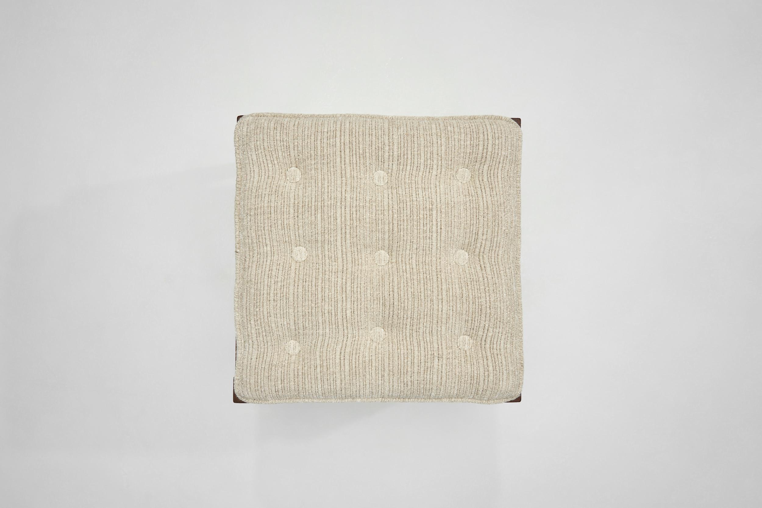 Hocker mit gepolstertem Sitz von La Compagnie des Arts Français, Frankreich 1940er Jahre (Holz) im Angebot