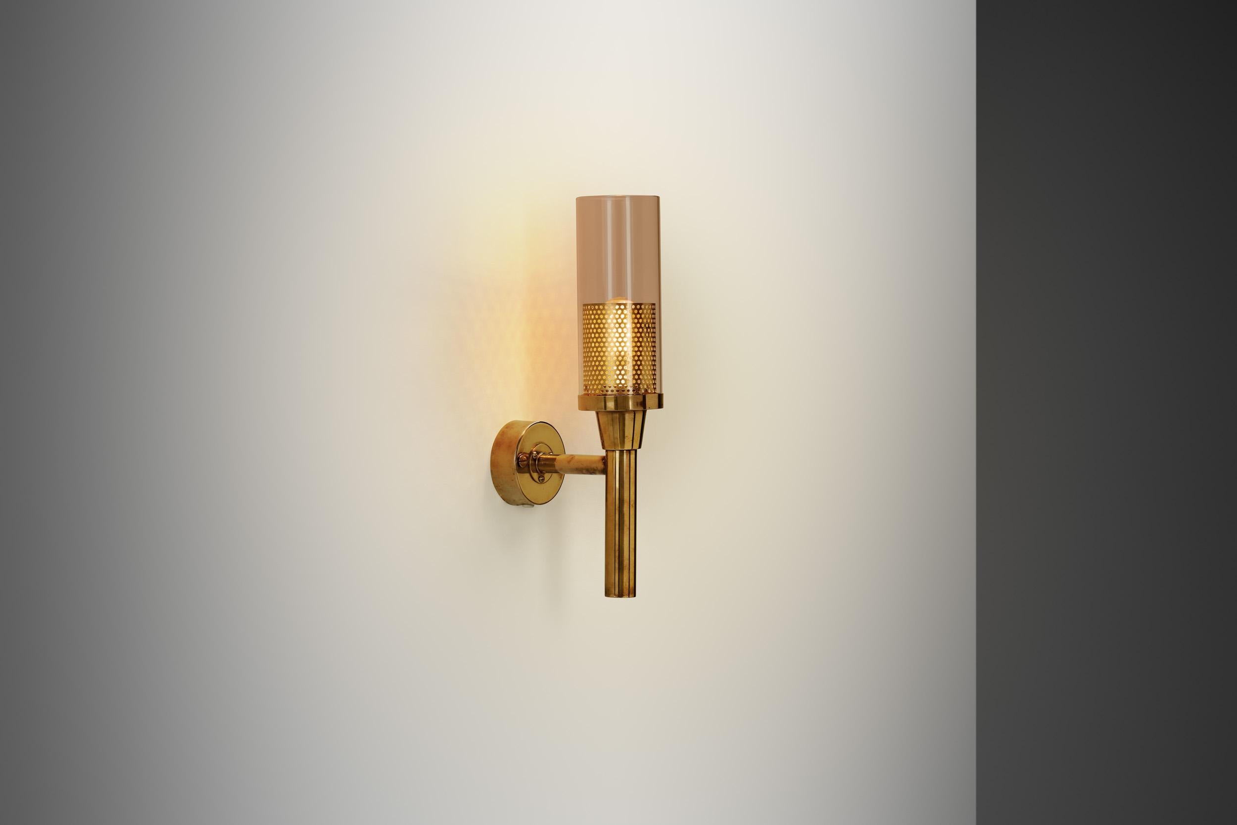 Hans-Agne Jakobsson Lámpara de pared de latón para AB Markaryd, Suecia ca 1960s mediados del siglo XX en venta