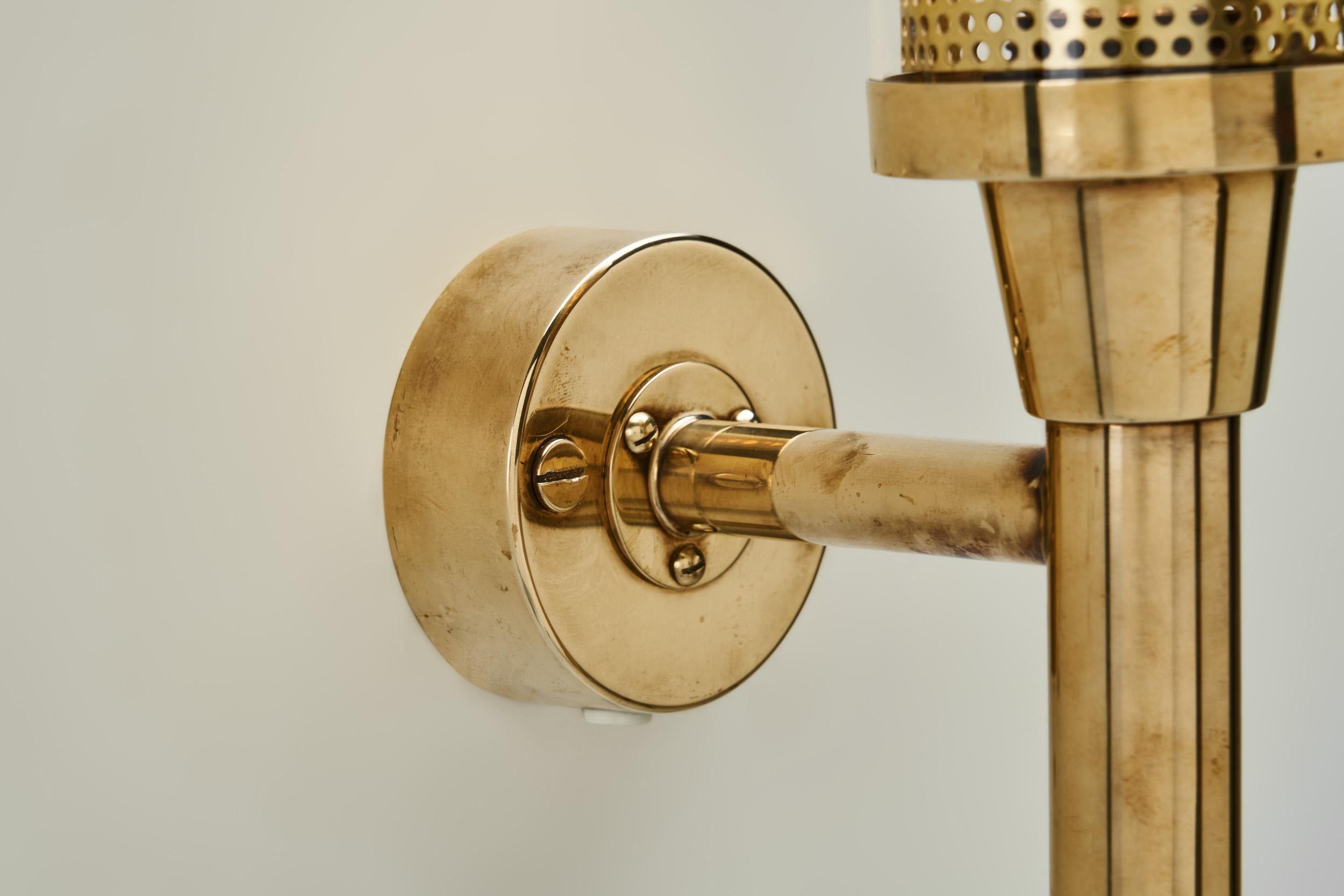 Hans-Agne Jakobsson Lámpara de pared de latón para AB Markaryd, Suecia ca 1960s en venta 8