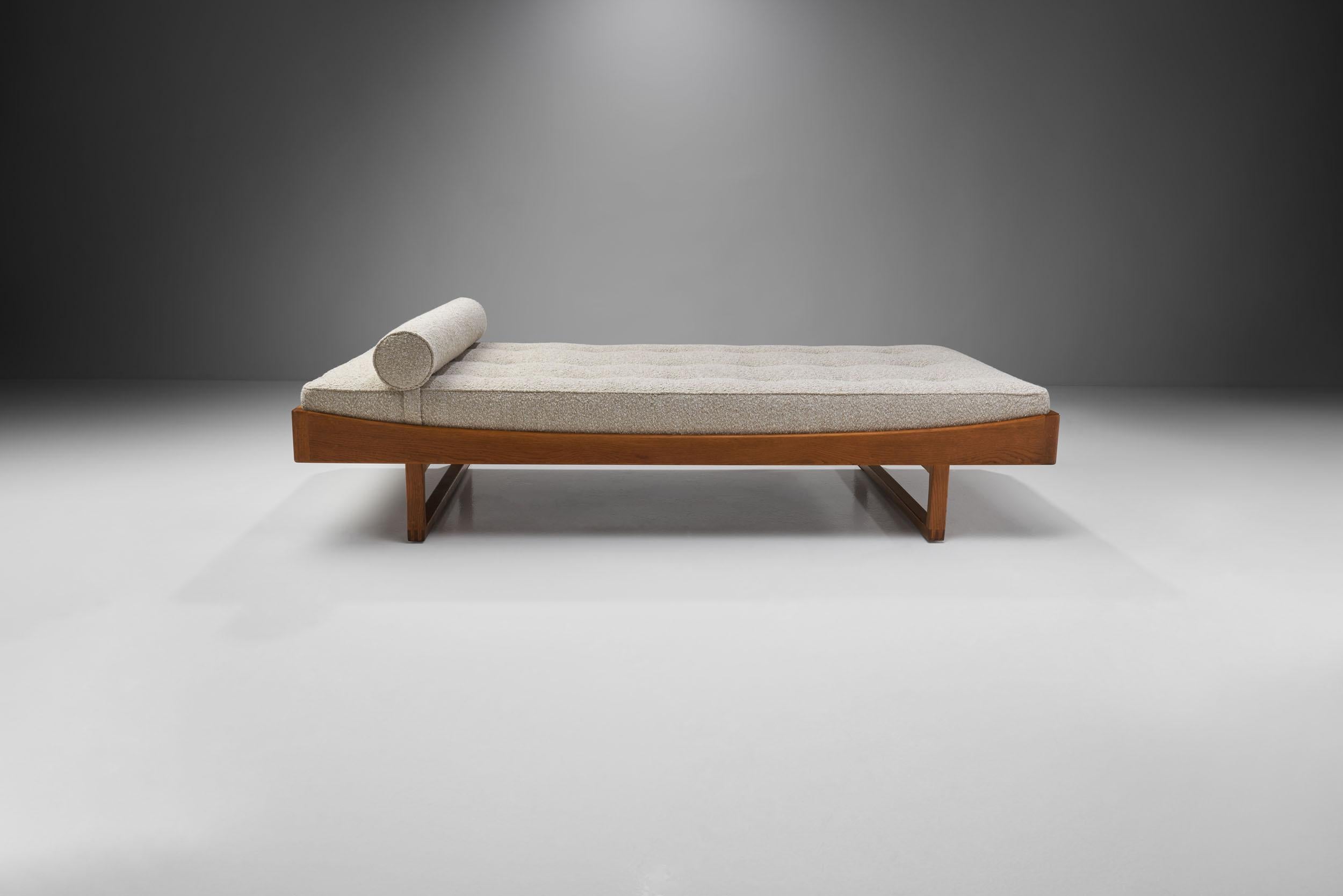 Mid-Century Modern Lit de jour 