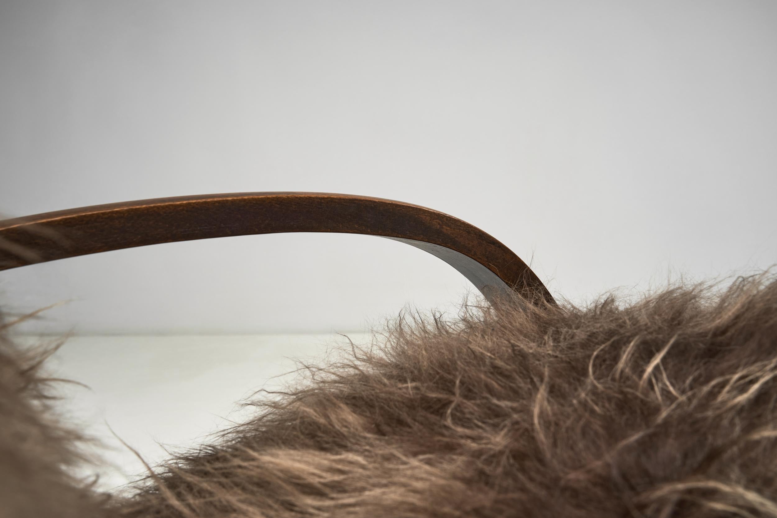 Jindřich Halabala Sillón tapizado de piel de oveja, Checoslovaquia Años 30 en venta 3