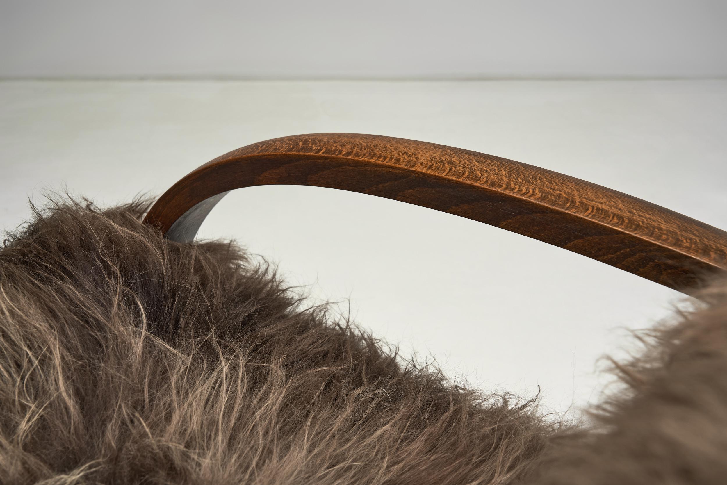 Jindřich Halabala Sillón tapizado de piel de oveja, Checoslovaquia Años 30 en venta 4