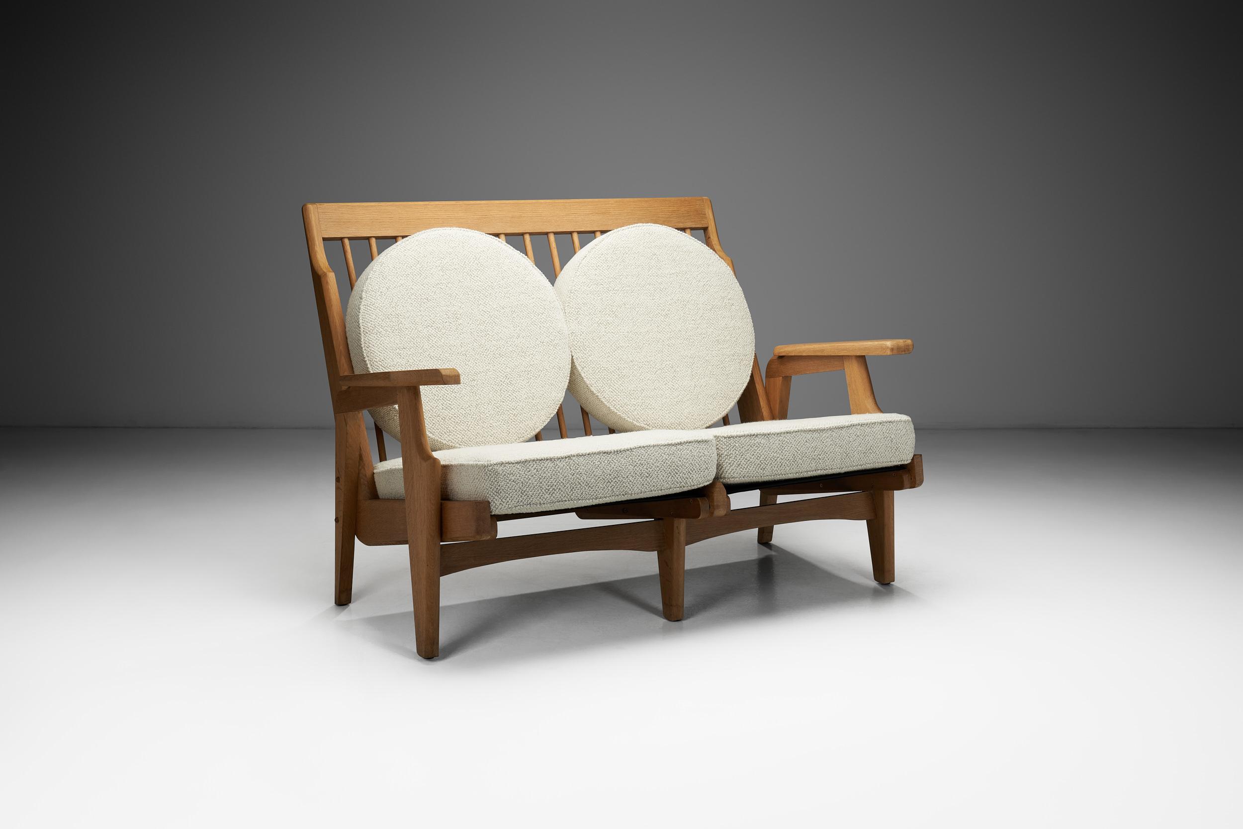 Robert Guillerme und Jacques Chambron, das ikonische französische Designerduo hinter der Werkstatt Votre Maison, haben das französische Möbeldesign der Nachkriegszeit entscheidend geprägt. Bekannt für ihre ausdrucksstarke und zugleich funktionale