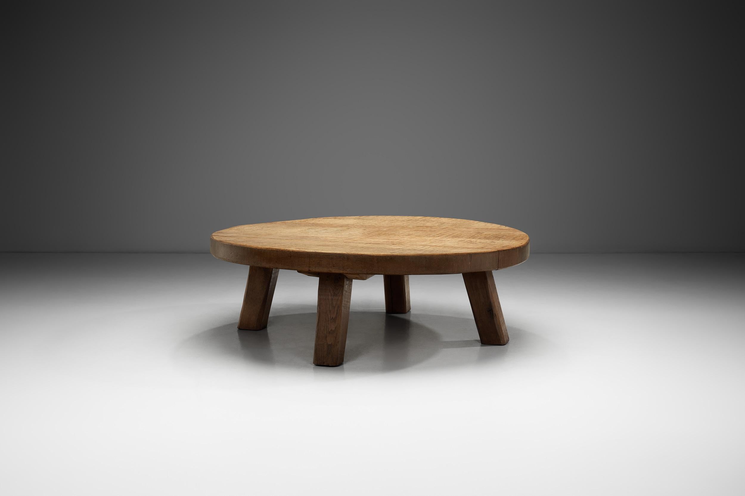 European Brutalist Wooden Coffee Table, Europe second half of the 20th century In Good Condition For Sale In Utrecht, NL