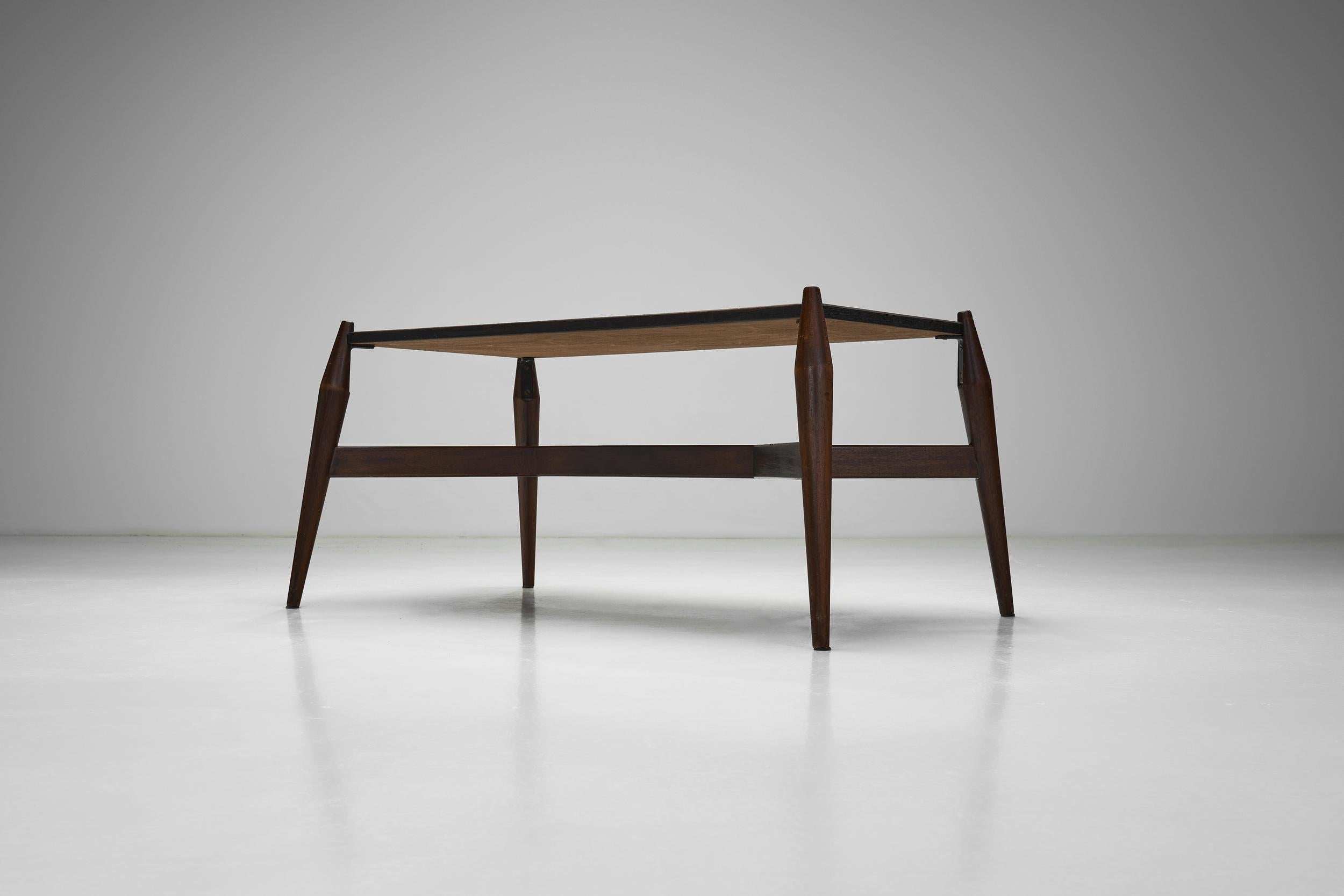 Table basse moderne en formica noir et Wood, Europe vers 1950 en vente 4