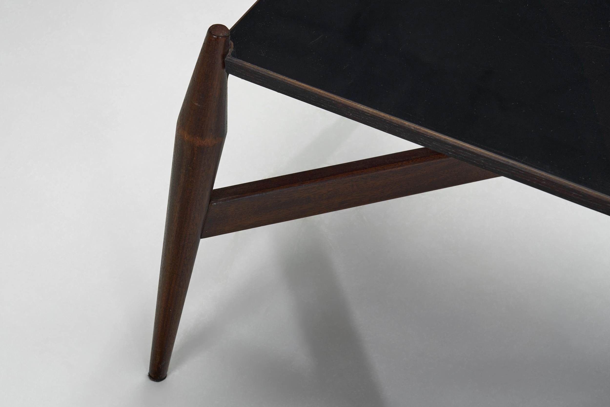 Table basse moderne en formica noir et Wood, Europe vers 1950 en vente 9