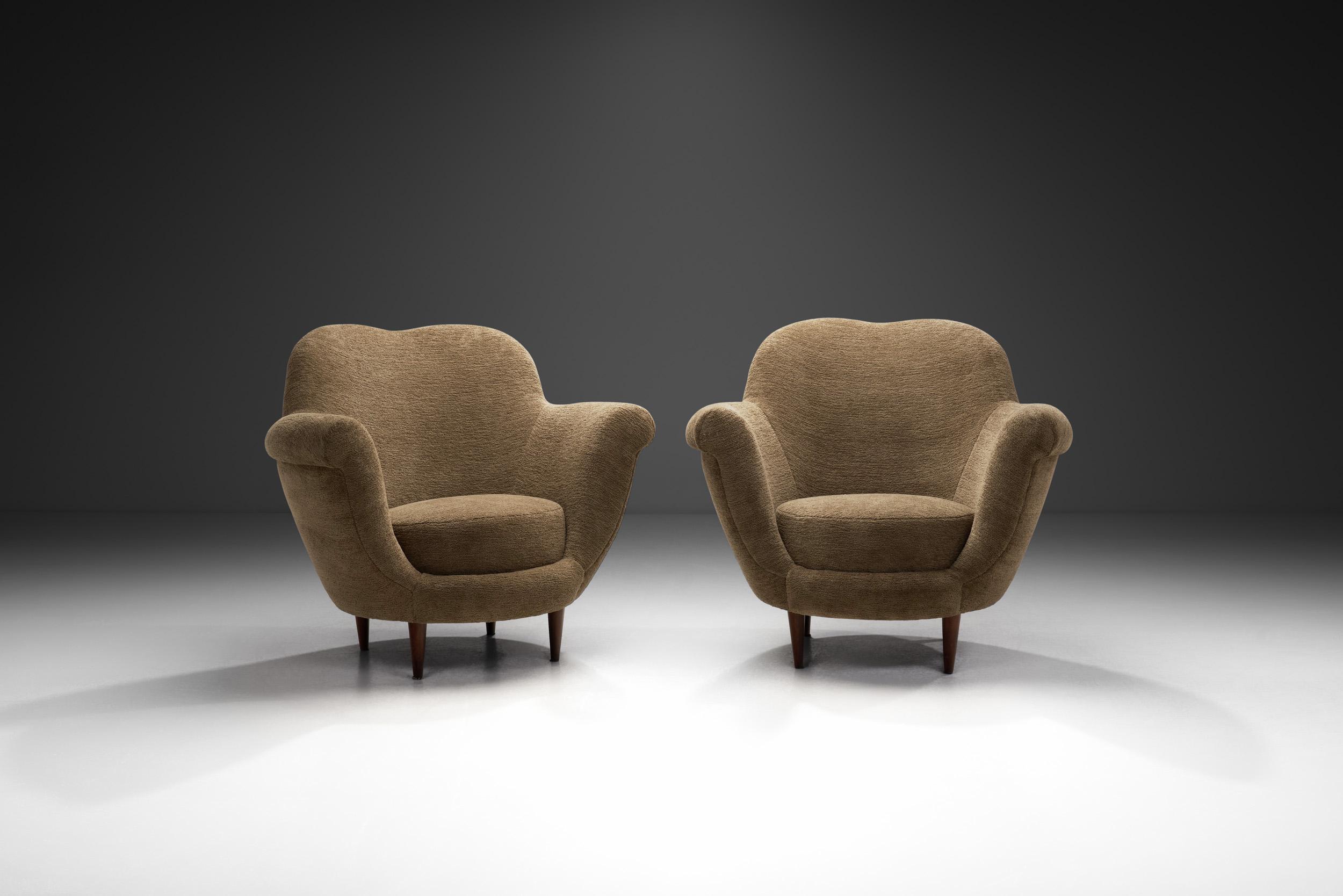 Dans les années 1950, de brillants designers italiens se sont attachés à créer des meubles de la plus haute qualité, en explorant des formes véritablement modernes. Ces designers ont expérimenté de nouveaux matériaux et de nouvelles méthodes de