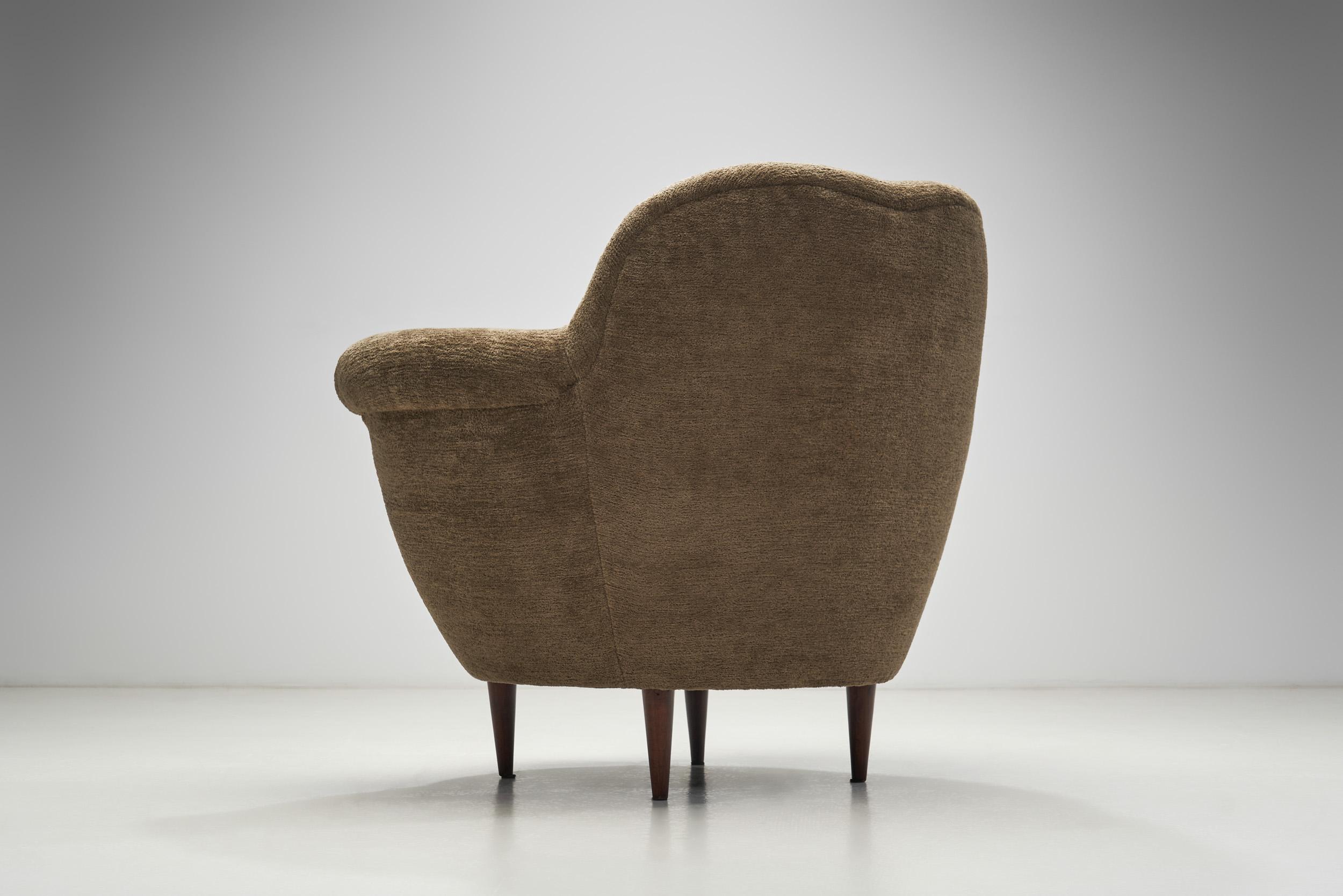Paire de fauteuils Federico Munari (Attr.) à pieds fuselés, Italie années 1950 en vente 1