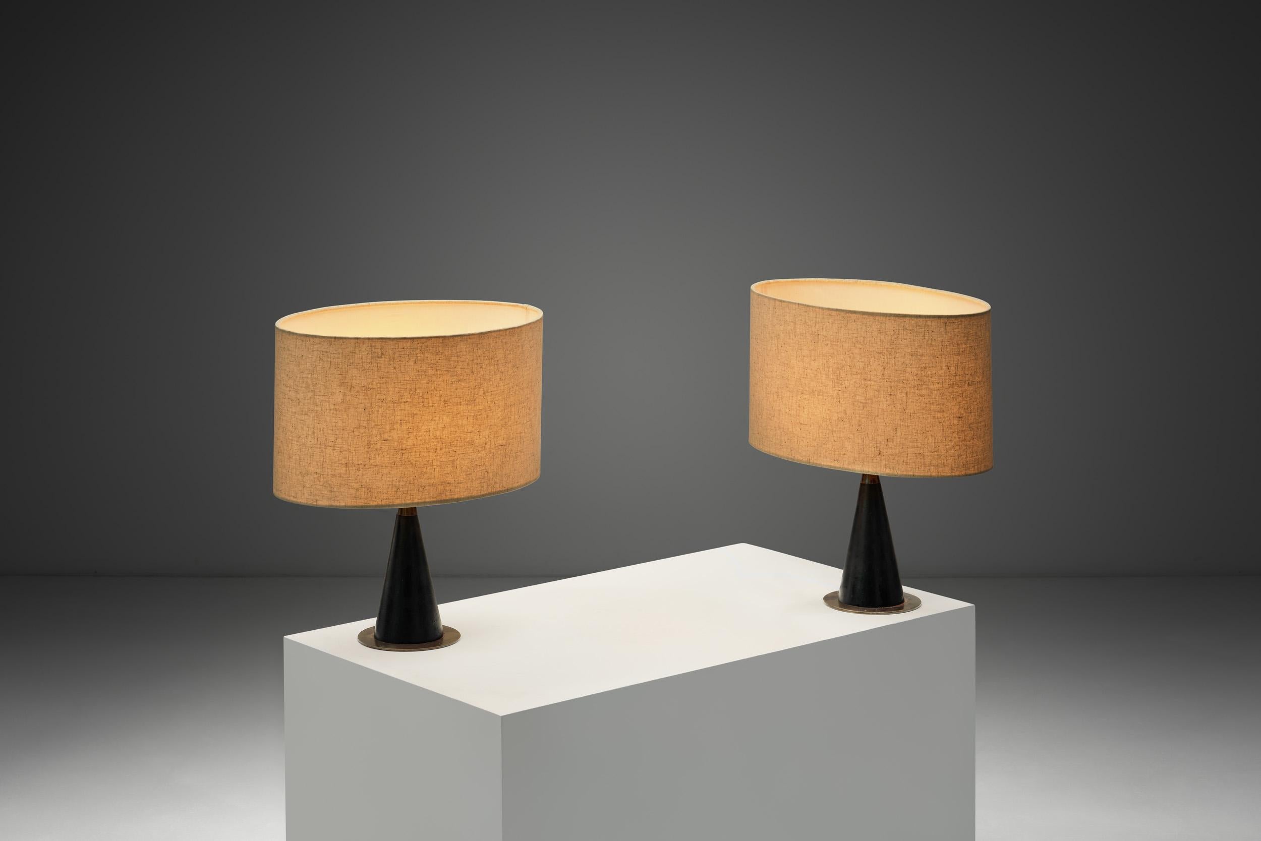 Maria Lindeman était une figure active du paysage du design finlandais du milieu du XXe siècle, surtout connue pour son travail de designer pour Idman, le plus grand fabricant de luminaires finlandais de l'époque. Elle a contribué à la réputation du
