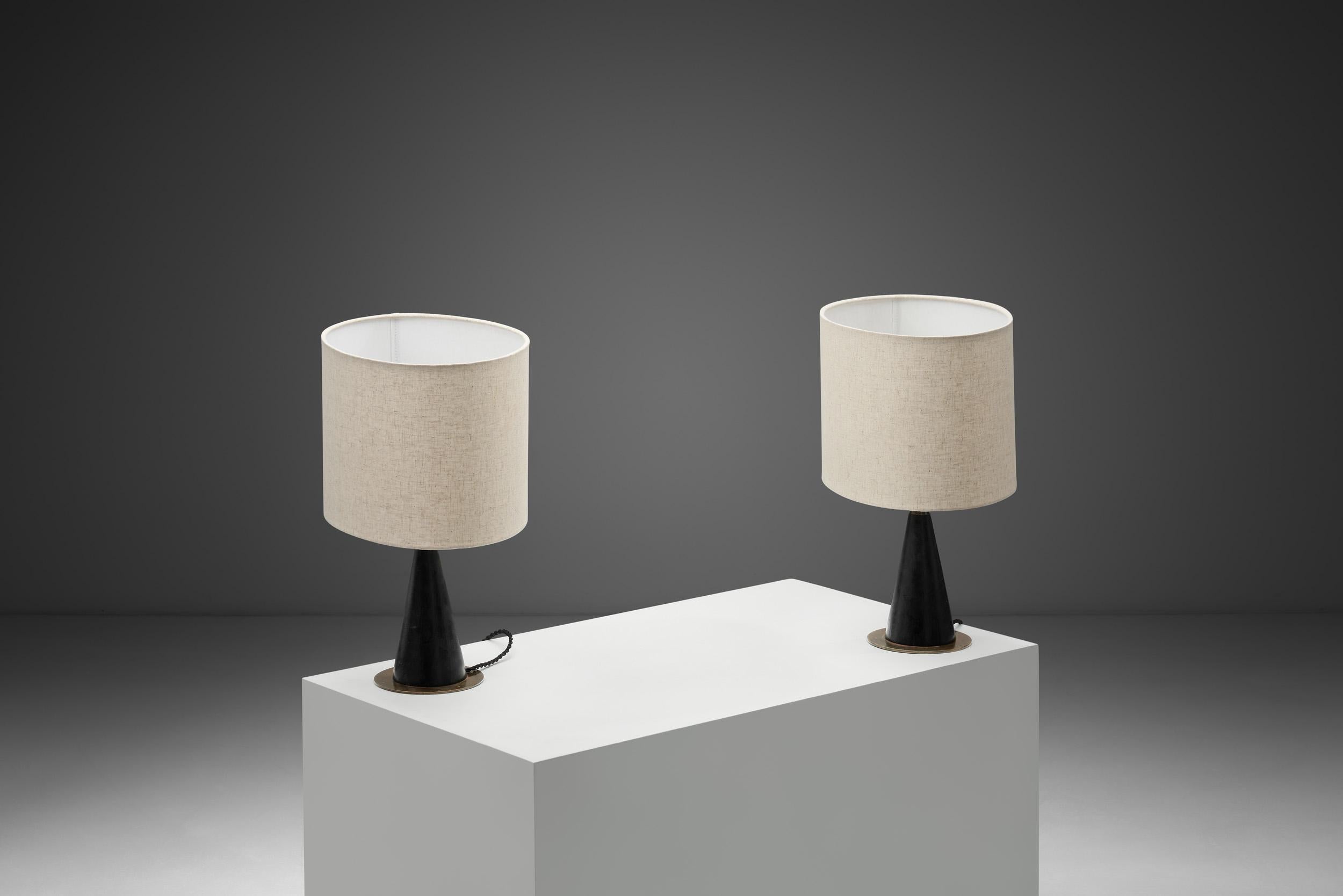 Paire de lampes de table finlandaises par Maria Lindeman, Finlande 20e siècle Bon état - En vente à Utrecht, NL
