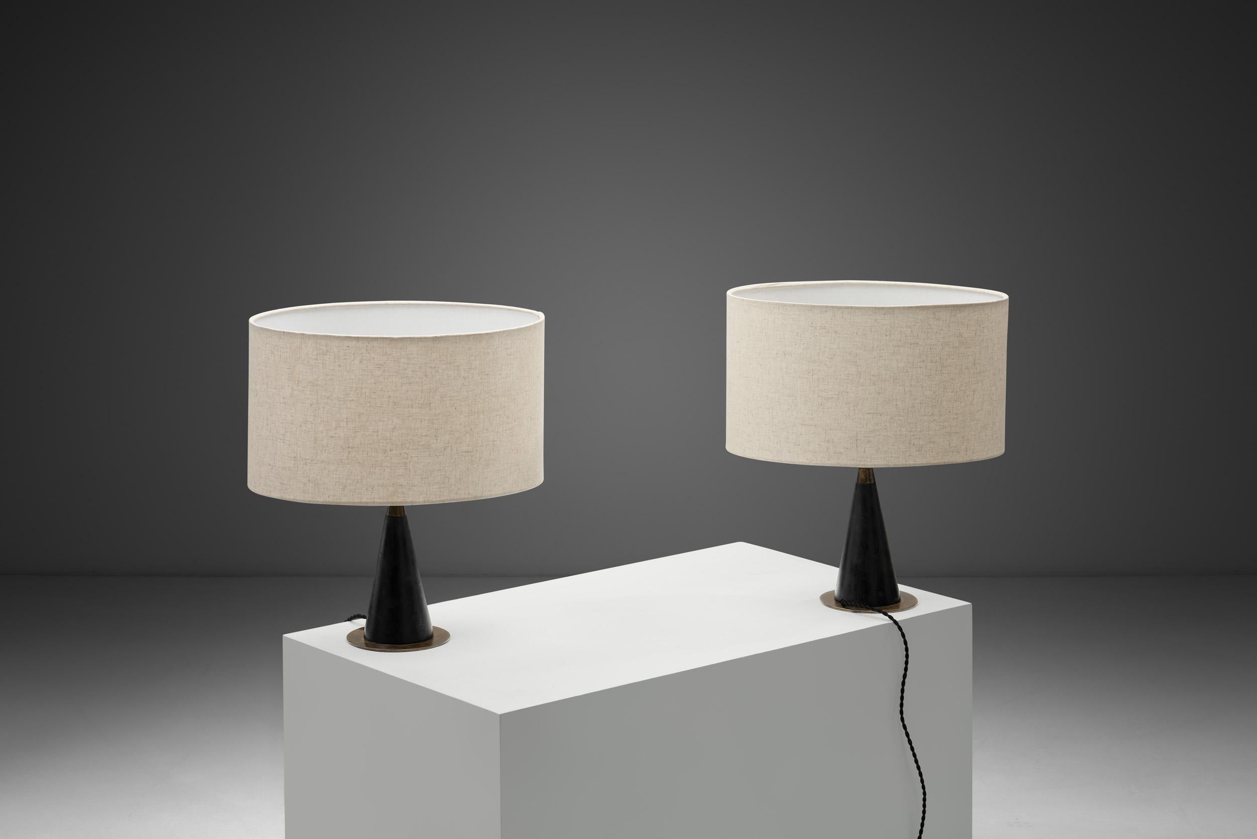Paire de lampes de table finlandaises par Maria Lindeman, Finlande 20e siècle en vente 2