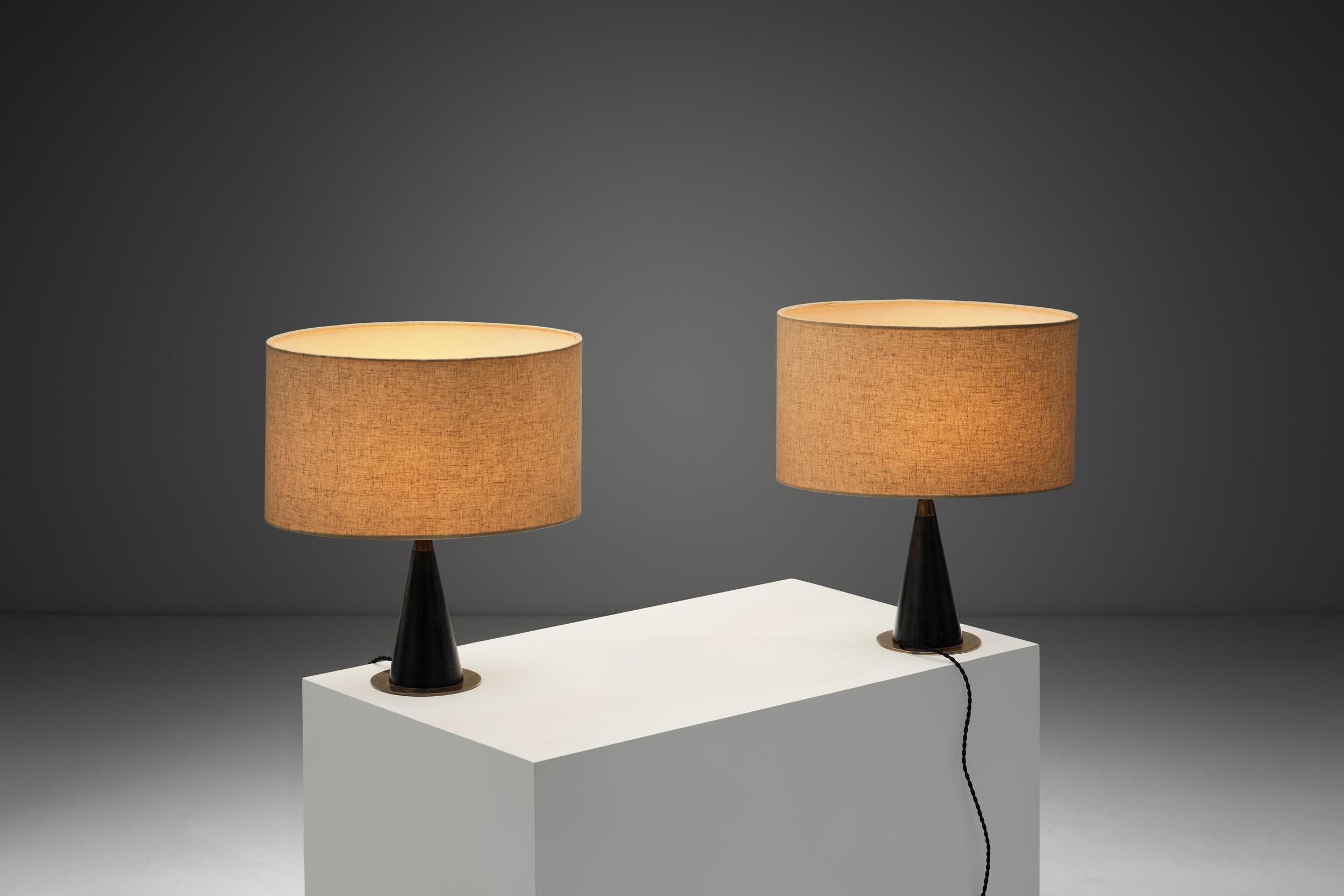 Paire de lampes de table finlandaises par Maria Lindeman, Finlande 20e siècle en vente 1
