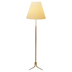 Lampada da terra regolabile in pelle con base a treppiede in ottone, Europa, 1950 ca.