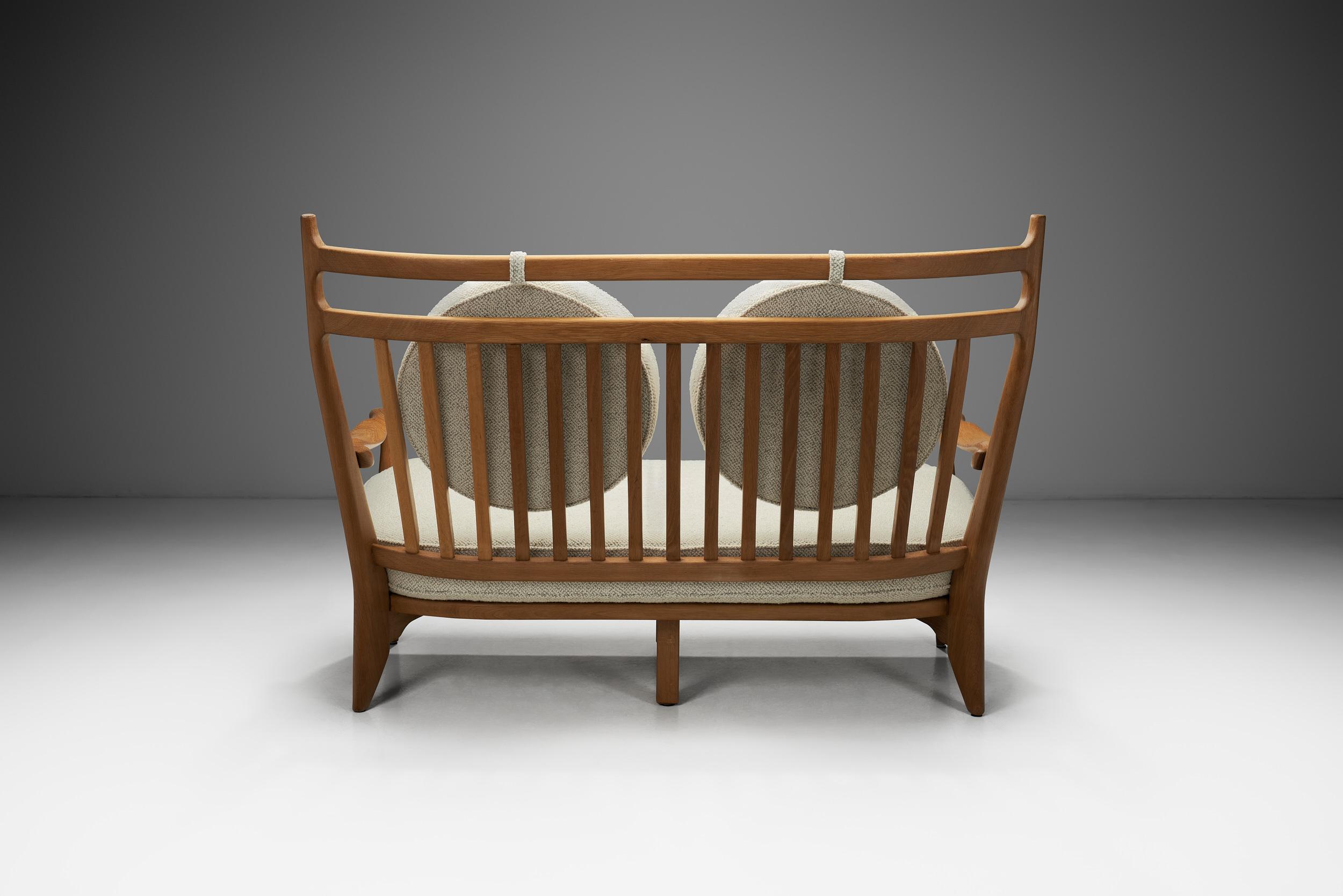 Guillerme et Chambron Zweisitzer-Sofa aus Eiche für Votre Maison, Frankreich 1960er Jahre im Zustand „Gut“ im Angebot in Utrecht, NL