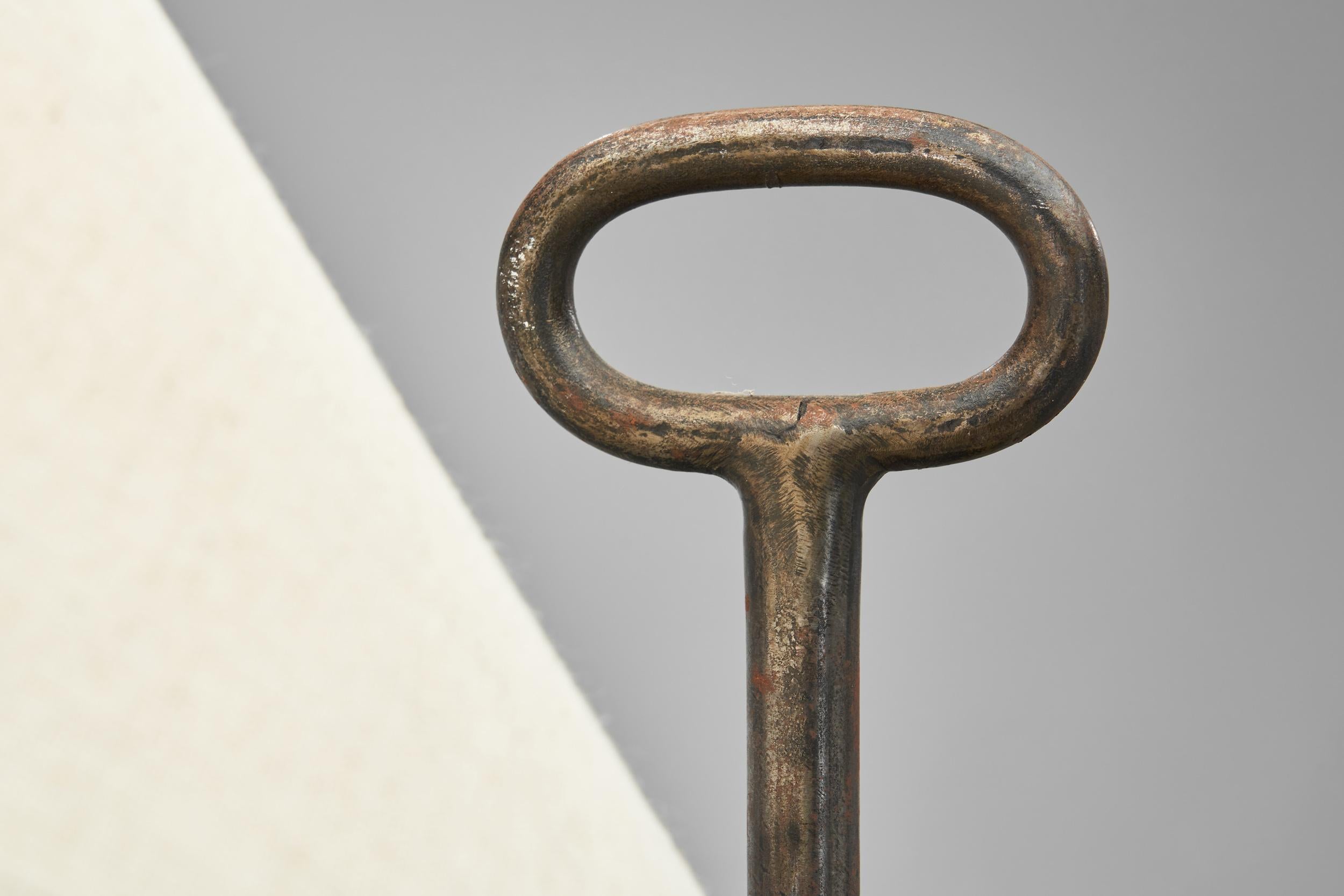 Lampada da terra regolabile in ferro con braccio dettagliato a spirale, Europa, metà del XX secolo in vendita 5