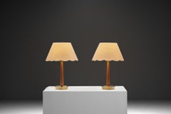 Ein Paar „E 1240“-Tischlampen aus Holz von Hans Bergström für ASEA, Schweden, 1940er Jahre