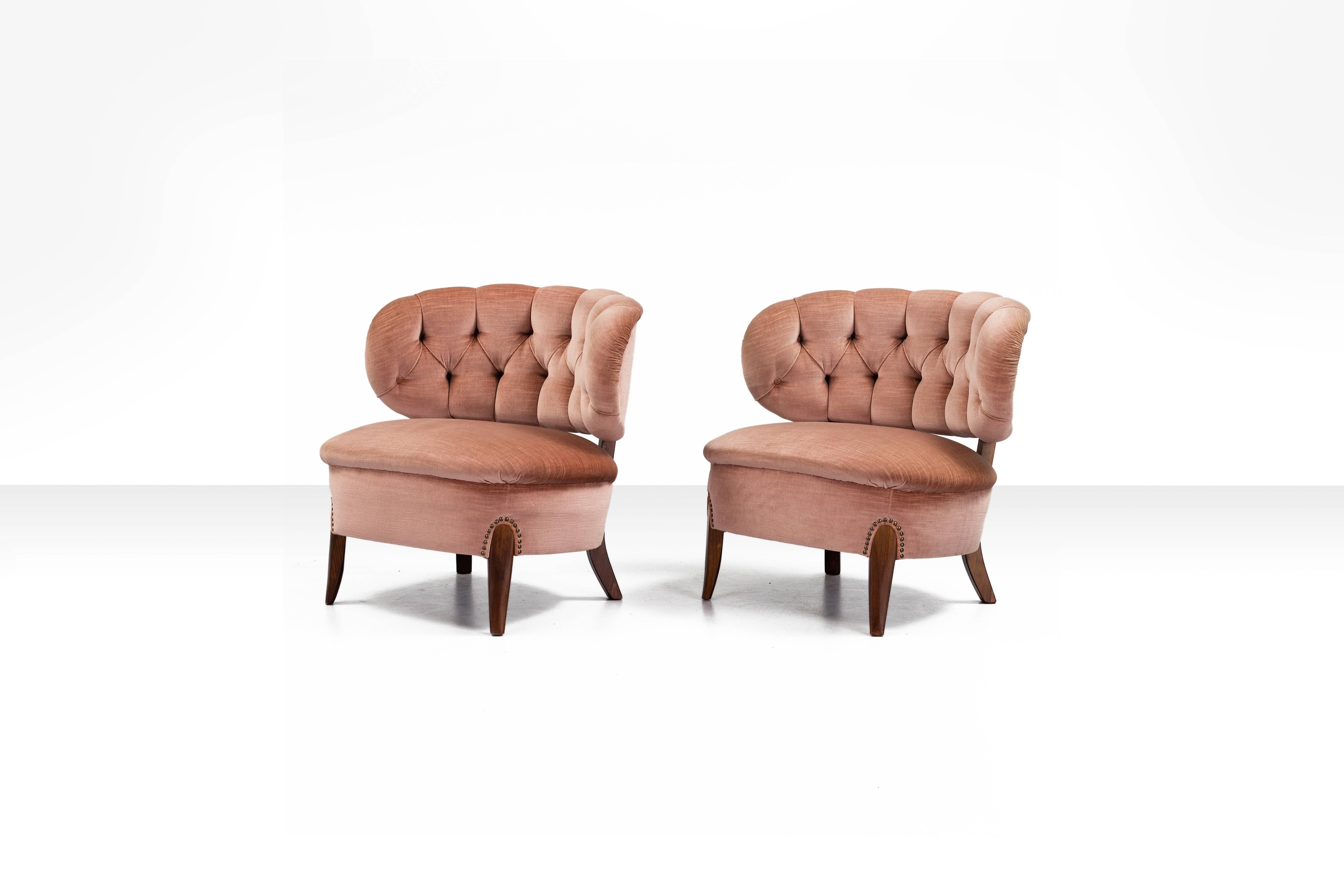 Pair of beautiful 'Schulz' easy chairs by Otto Schulz for Jio Möbler Jönköping, Sweden 1950s

Designed circa 1936, the first models of this chair where produced by Otto Schulz' own company, Boet. In 1941 however the production was transferred to the