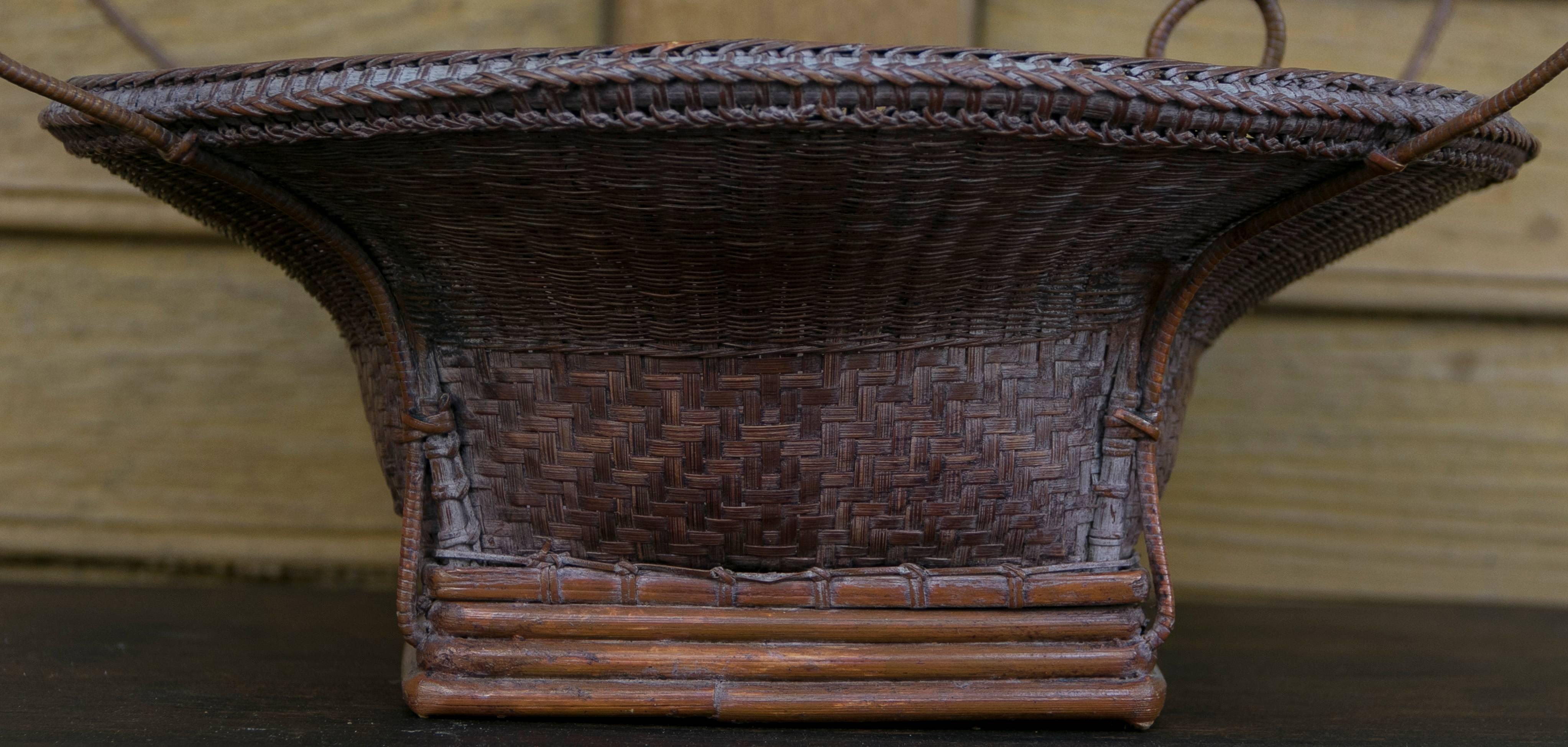 Rattan Early 20th Century Central Thai Finely Handwoven Basket with Handle For Sale