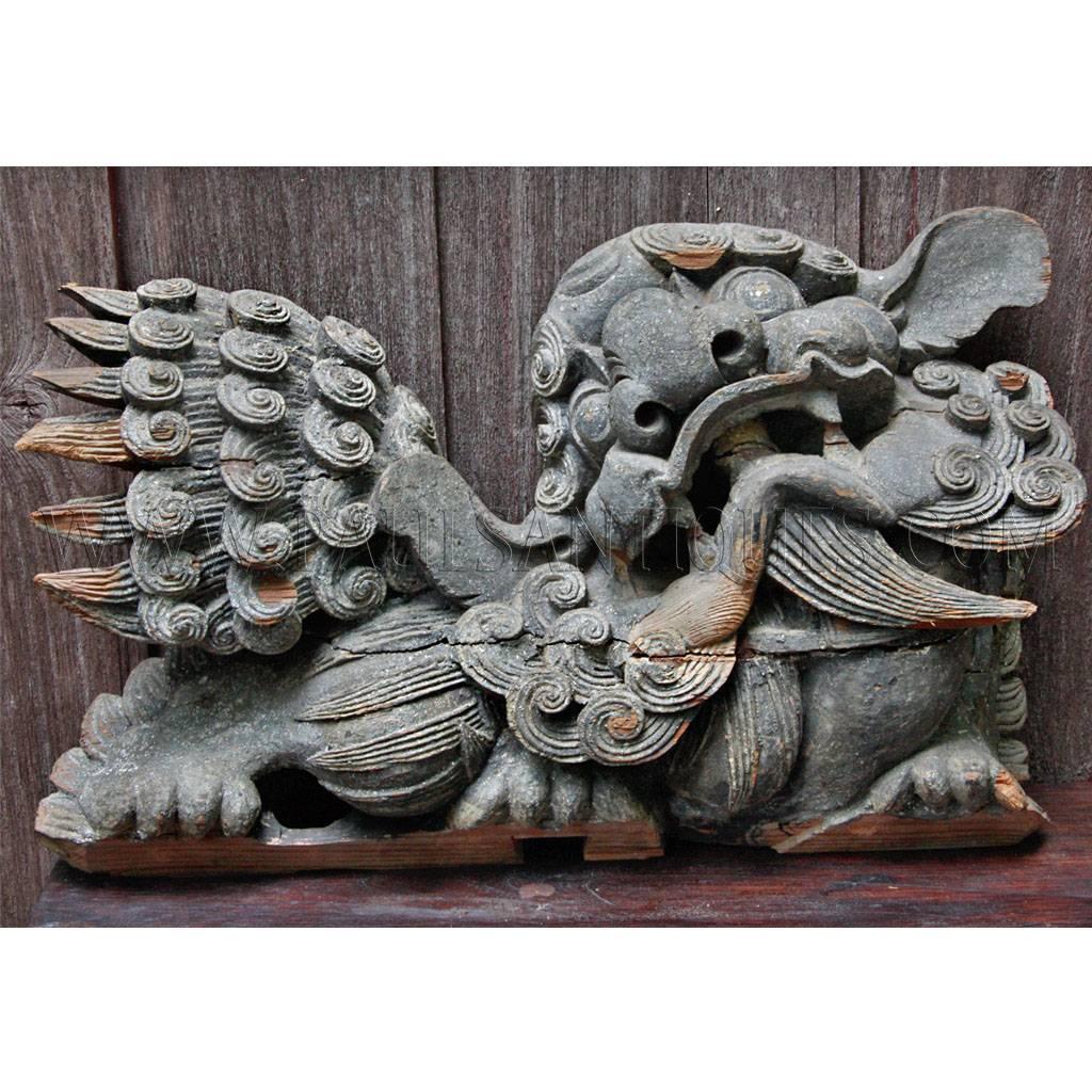 Pair of Late Qing Dynasty Carved Spruce-Wood Guardian Lions 'Foo Dogs' For Sale 2