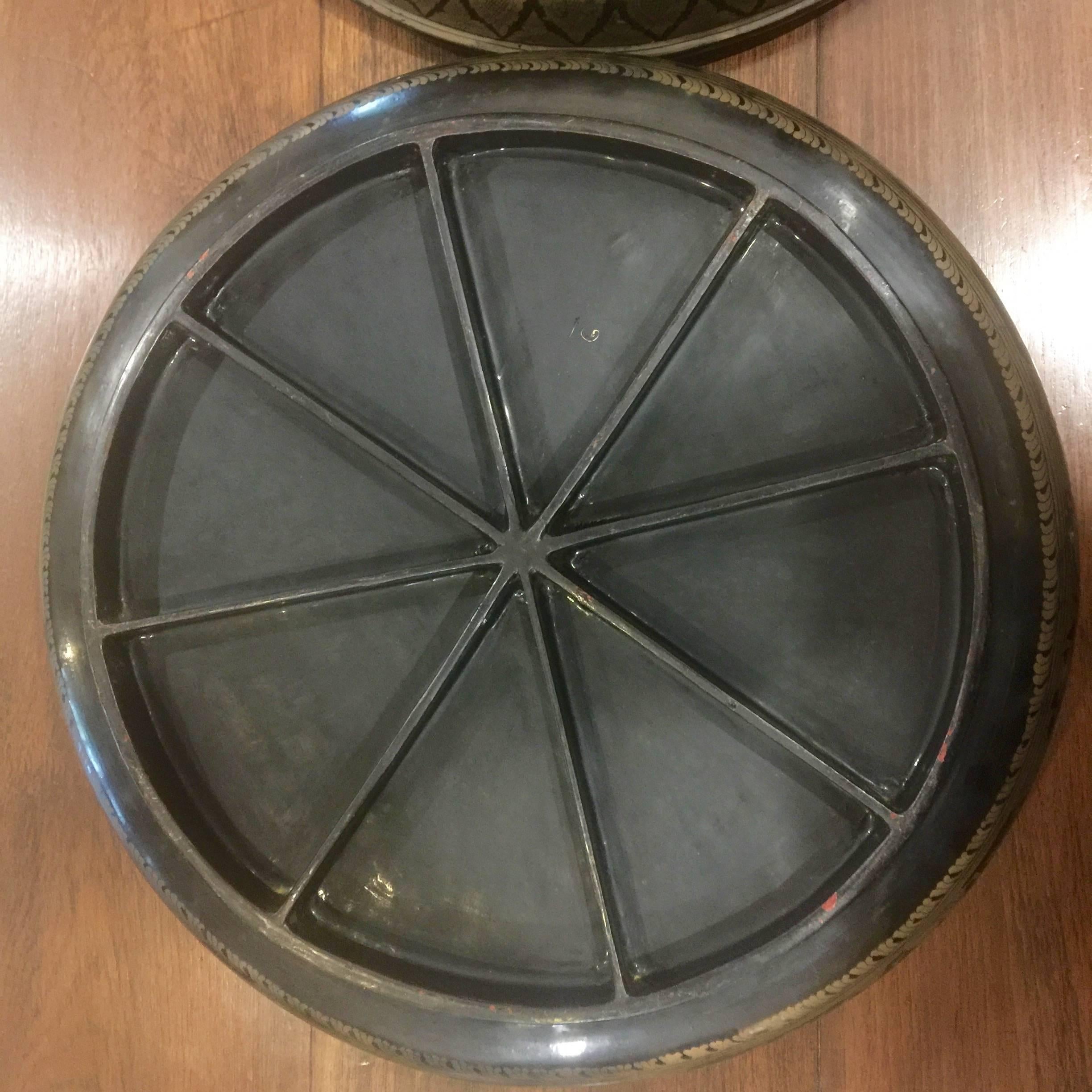 Burmese Black Gilded “Shwei-Zawa” Lidded Lacquered Bowl For Sale 2
