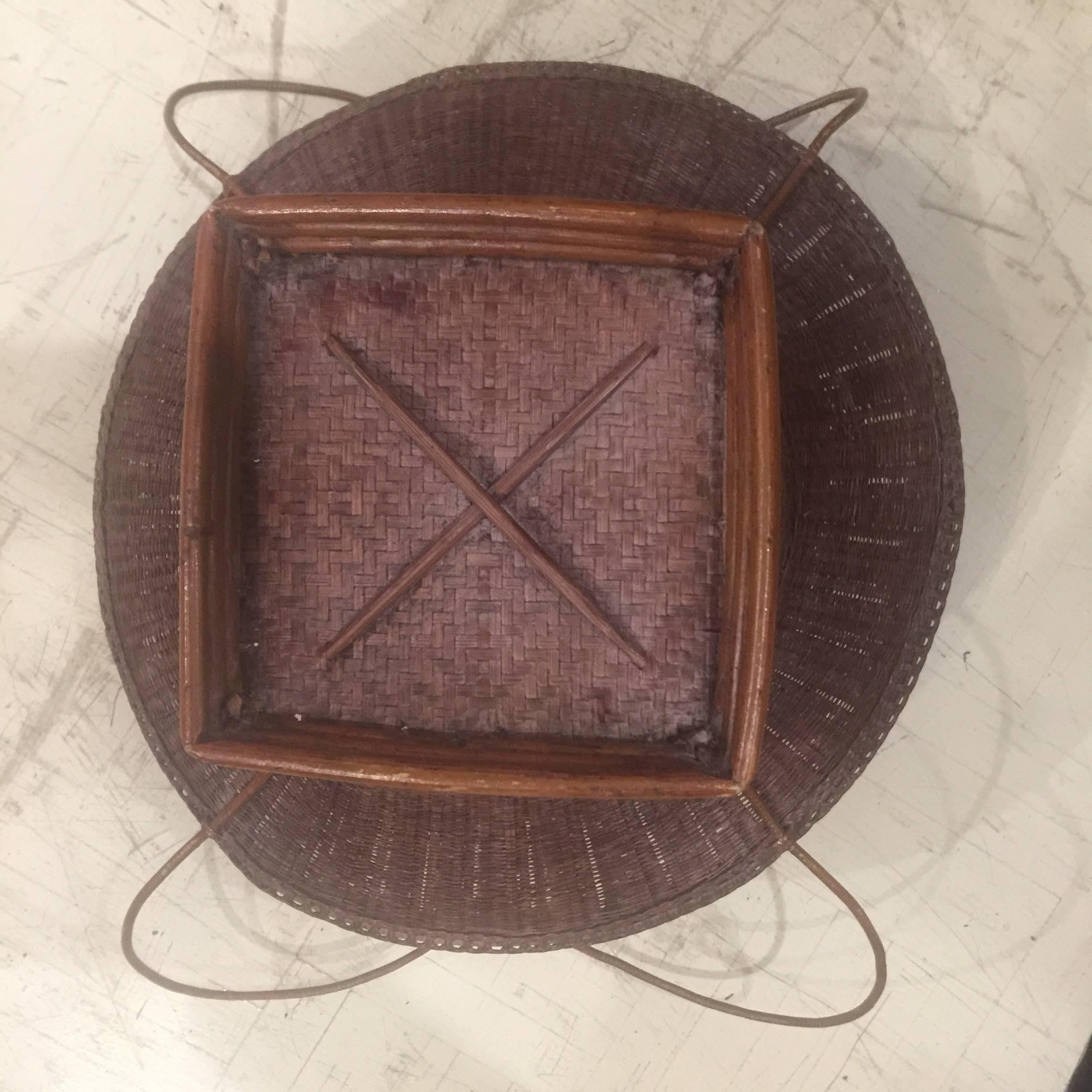 Early 20th Century Central Thai Finely Handwoven Basket with Handle For Sale 1