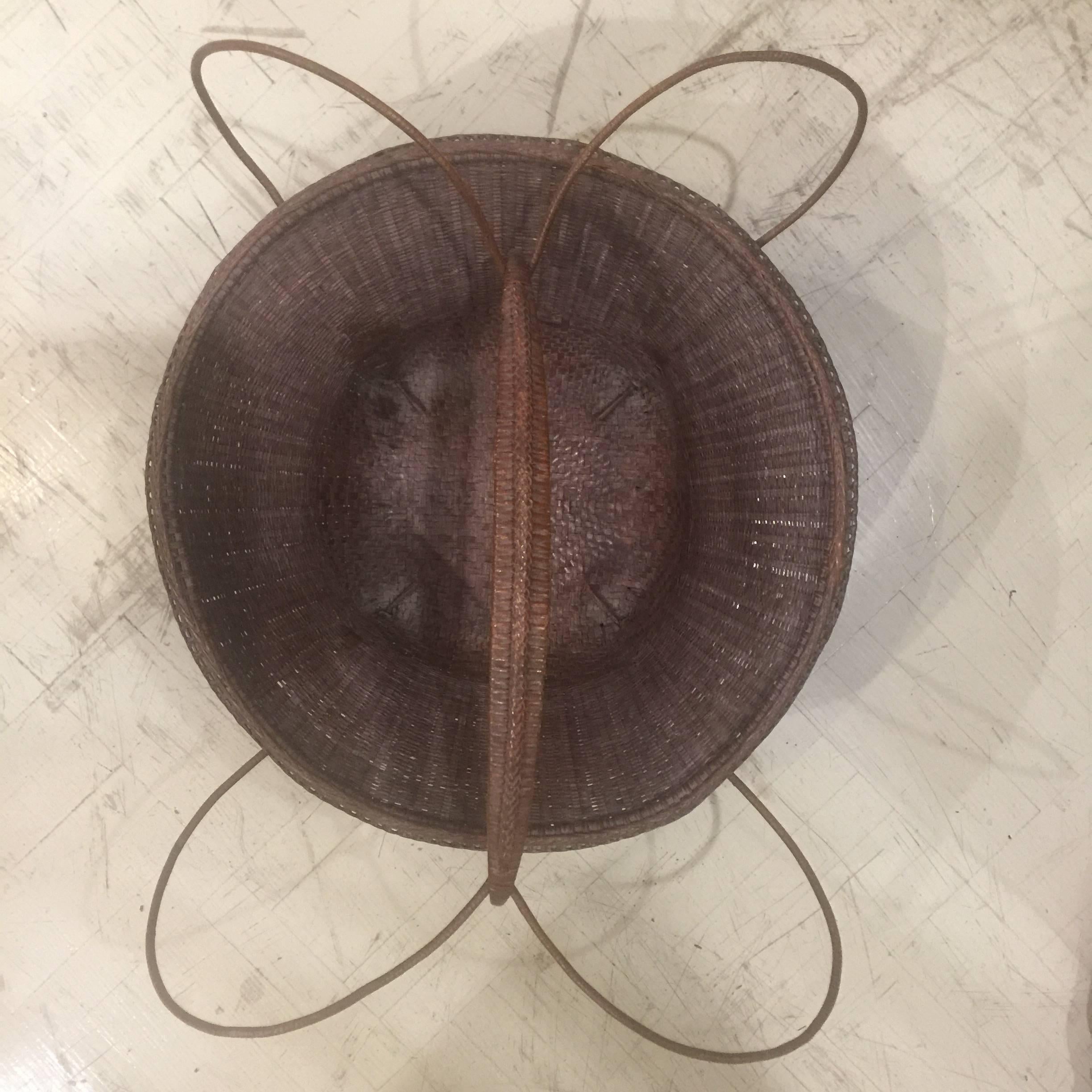 Early 20th Century Central Thai Finely Handwoven Basket with Handle For Sale 2