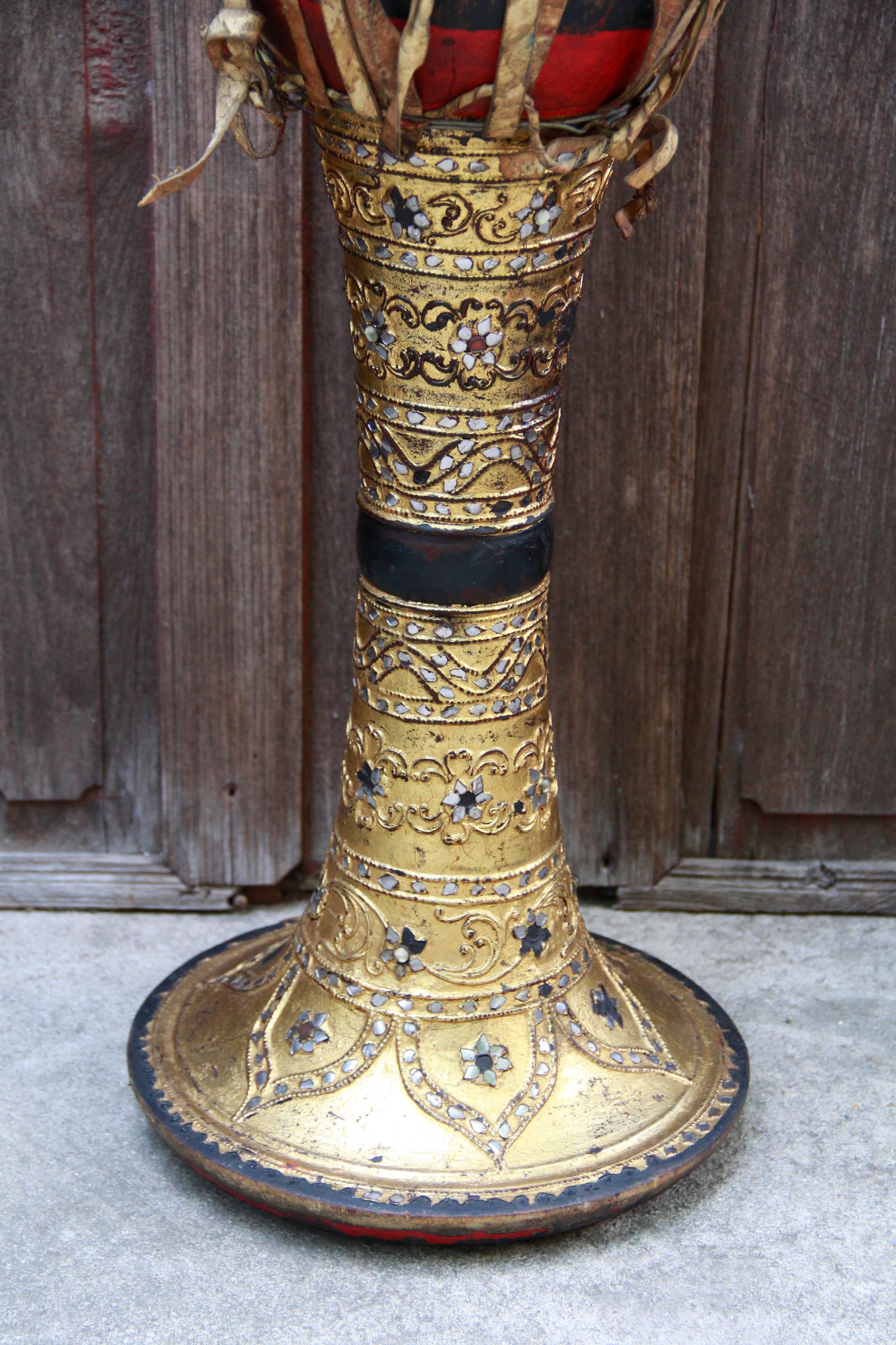 19th Century Gilded Lacquered Teak Burmese Goblet “Ozi” Drum For Sale 5
