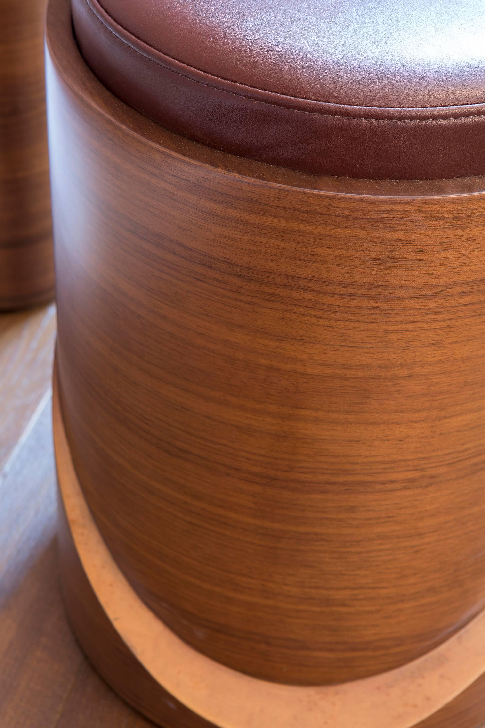 Contemporary Grandmaster's Chess Game Table with Walnut and Maple Veneer In New Condition For Sale In NEW YORK, NY