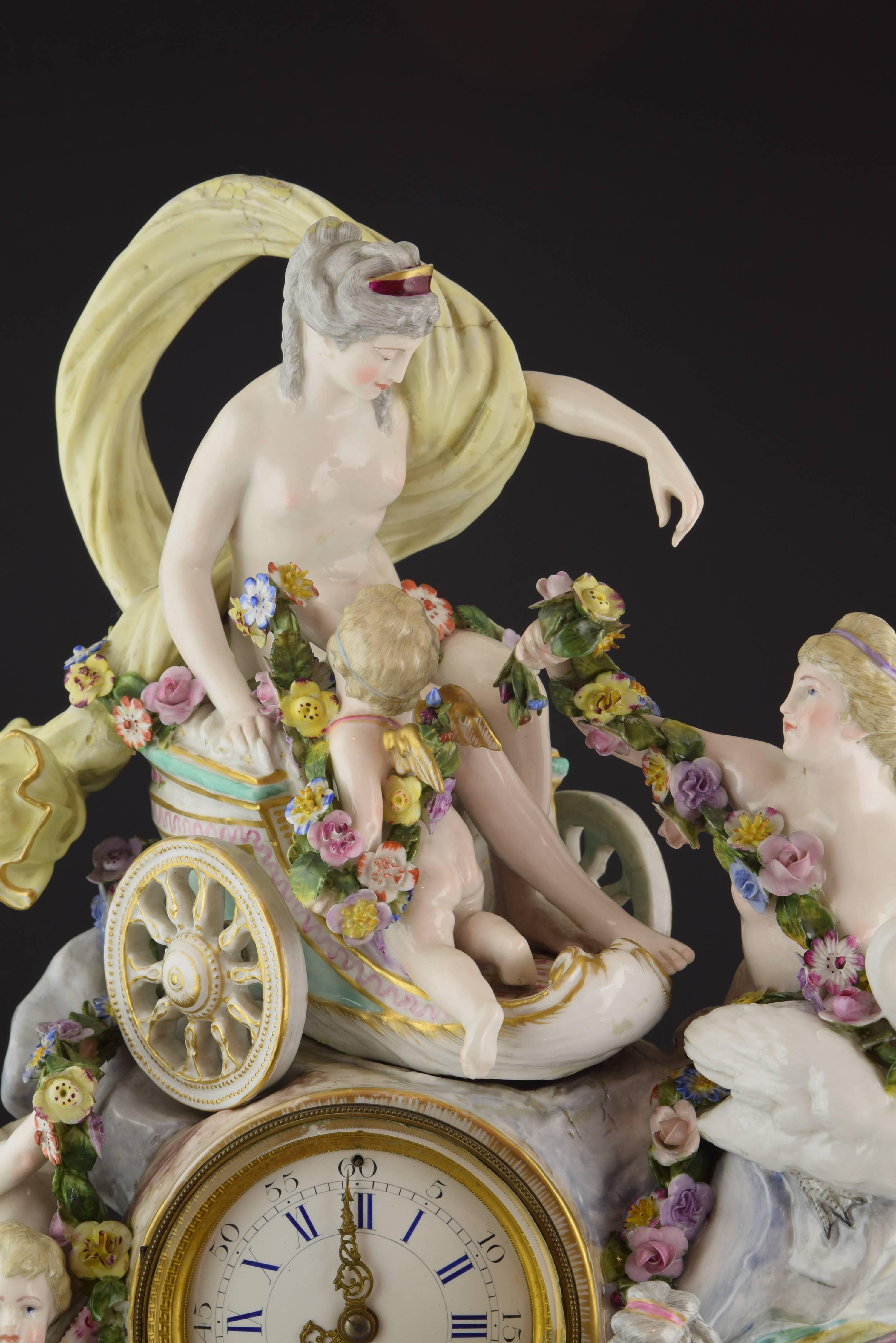 Porcelain Mantel Clock, Meissen, Germany, 18th Century In Fair Condition In Madrid, ES