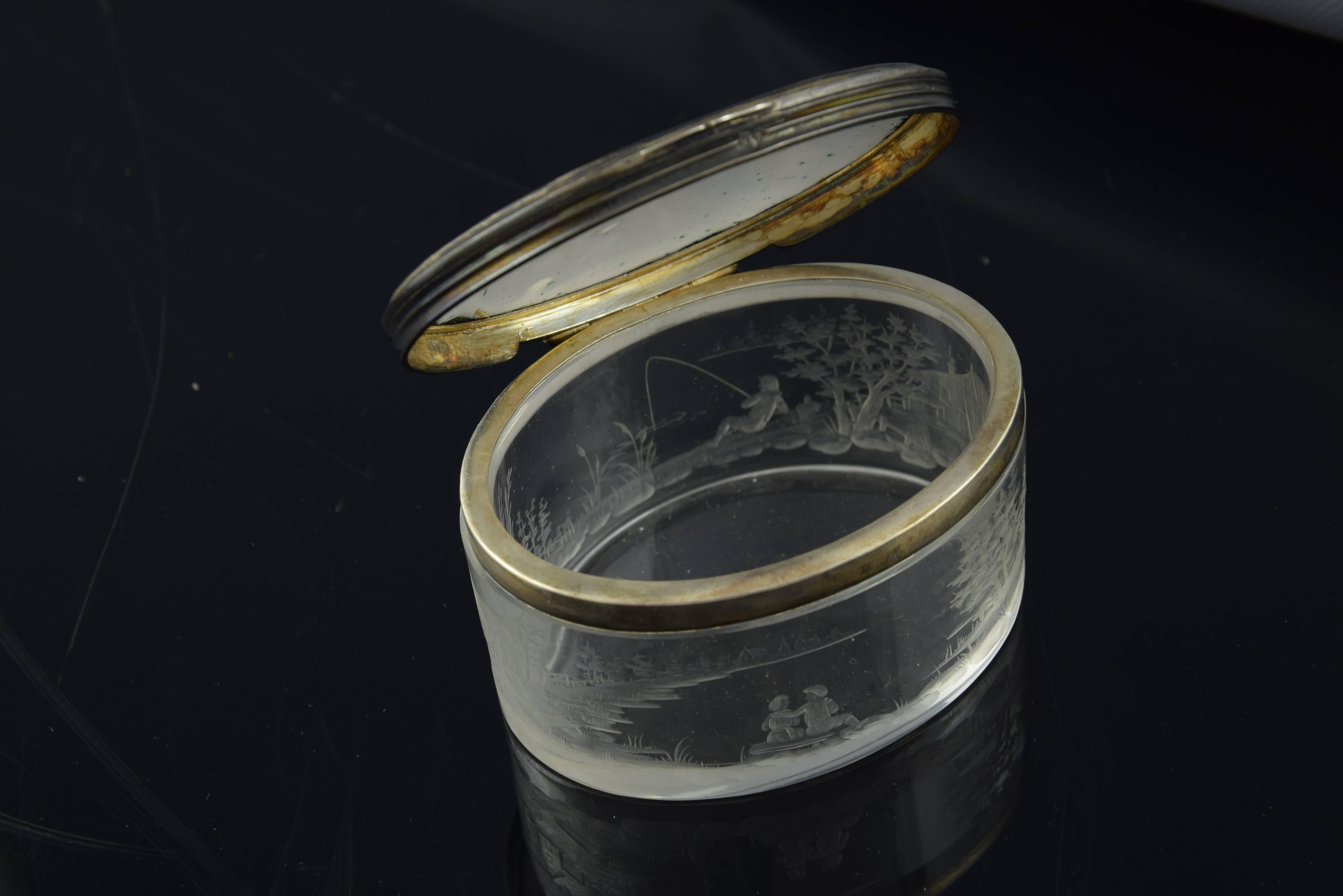 Boîte ovale en porcelaine et verre, 19ème siècle Excellent état - En vente à Madrid, ES