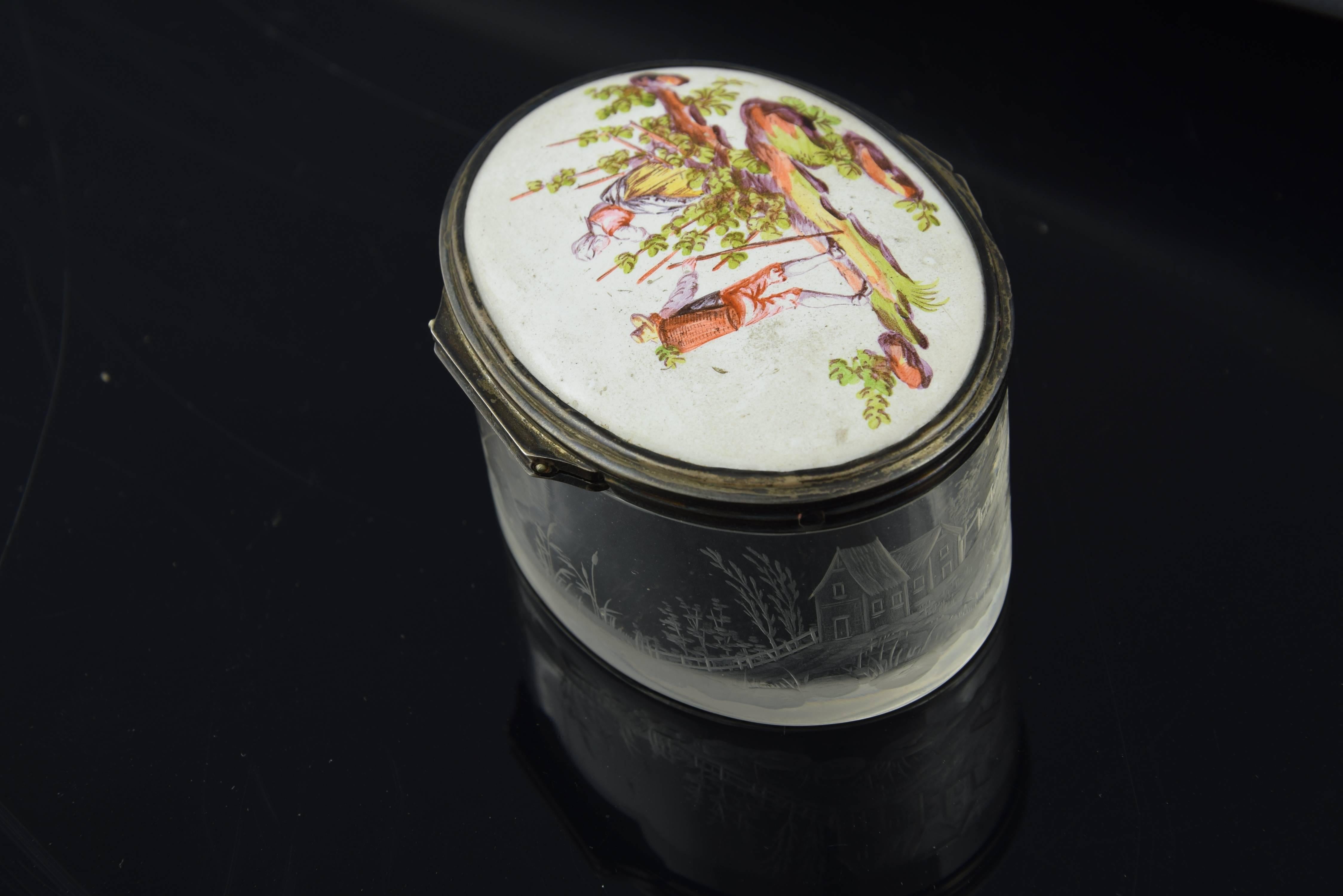 Ovaler Kasten aus Porzellan und Glas, 19. Jahrhundert (Europäisch) im Angebot