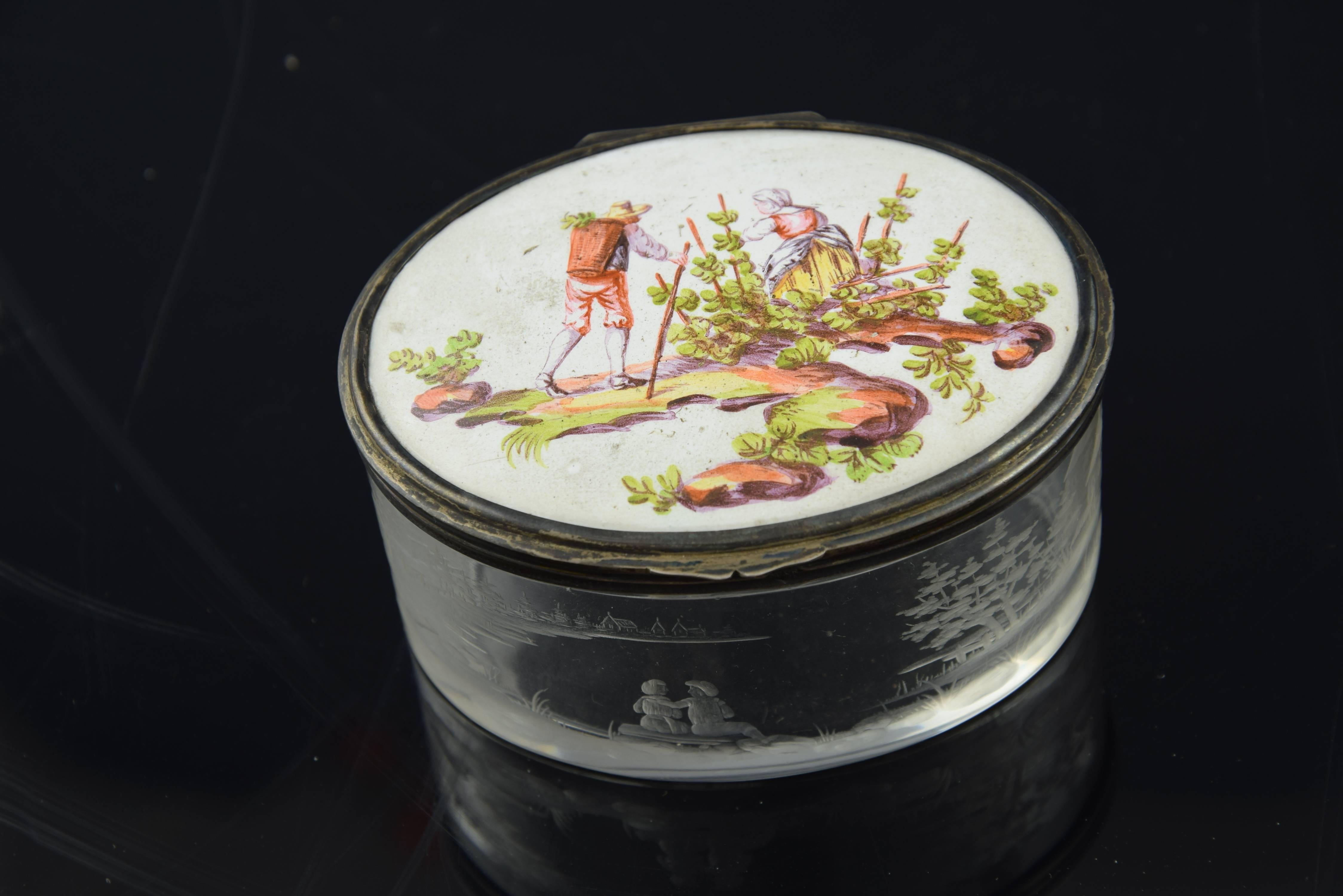 Porcelaine Boîte ovale en porcelaine et verre, 19ème siècle en vente