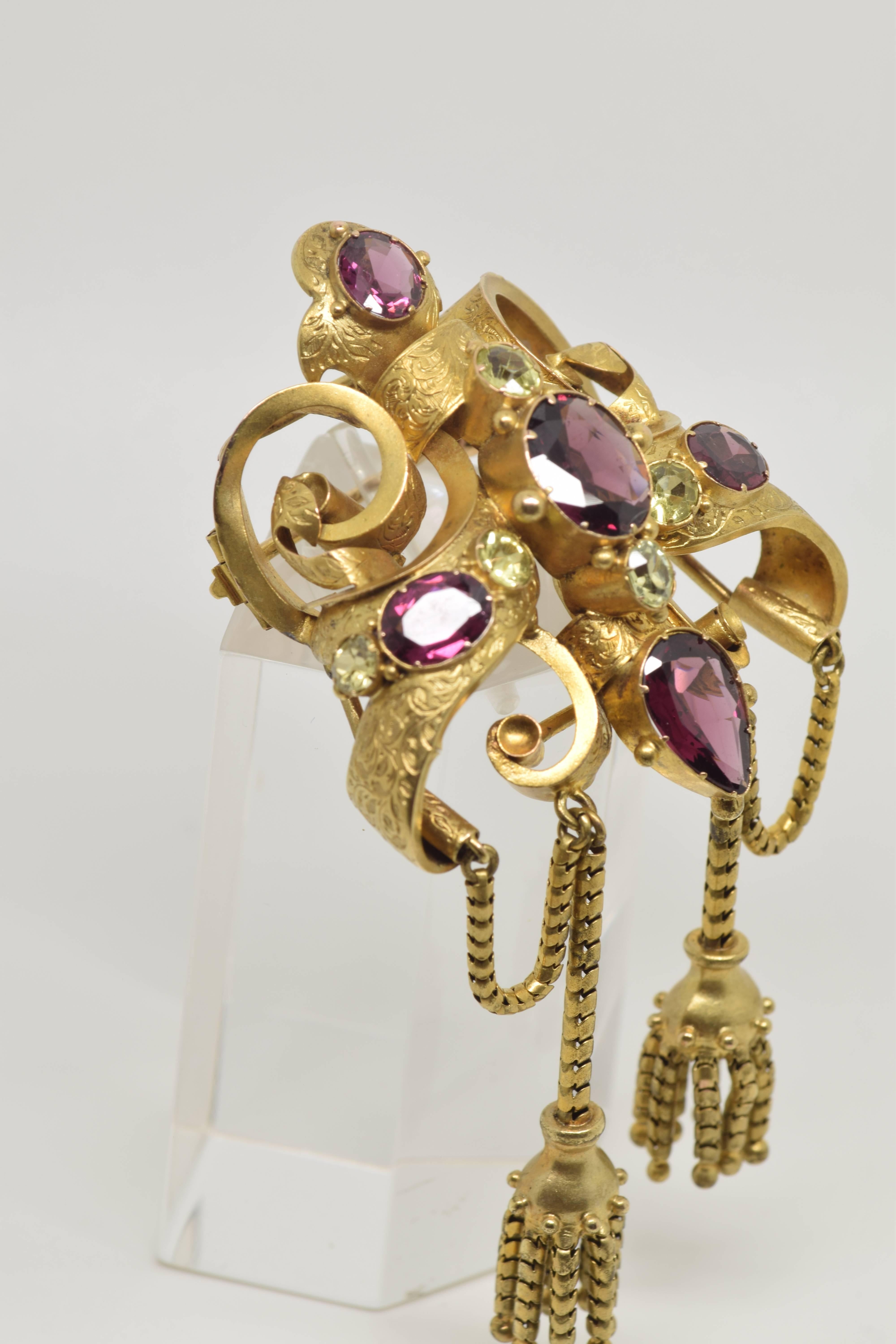 18kt Gold Brooch with Garnets, Possibly, 19th Century In Excellent Condition For Sale In Madrid, ES