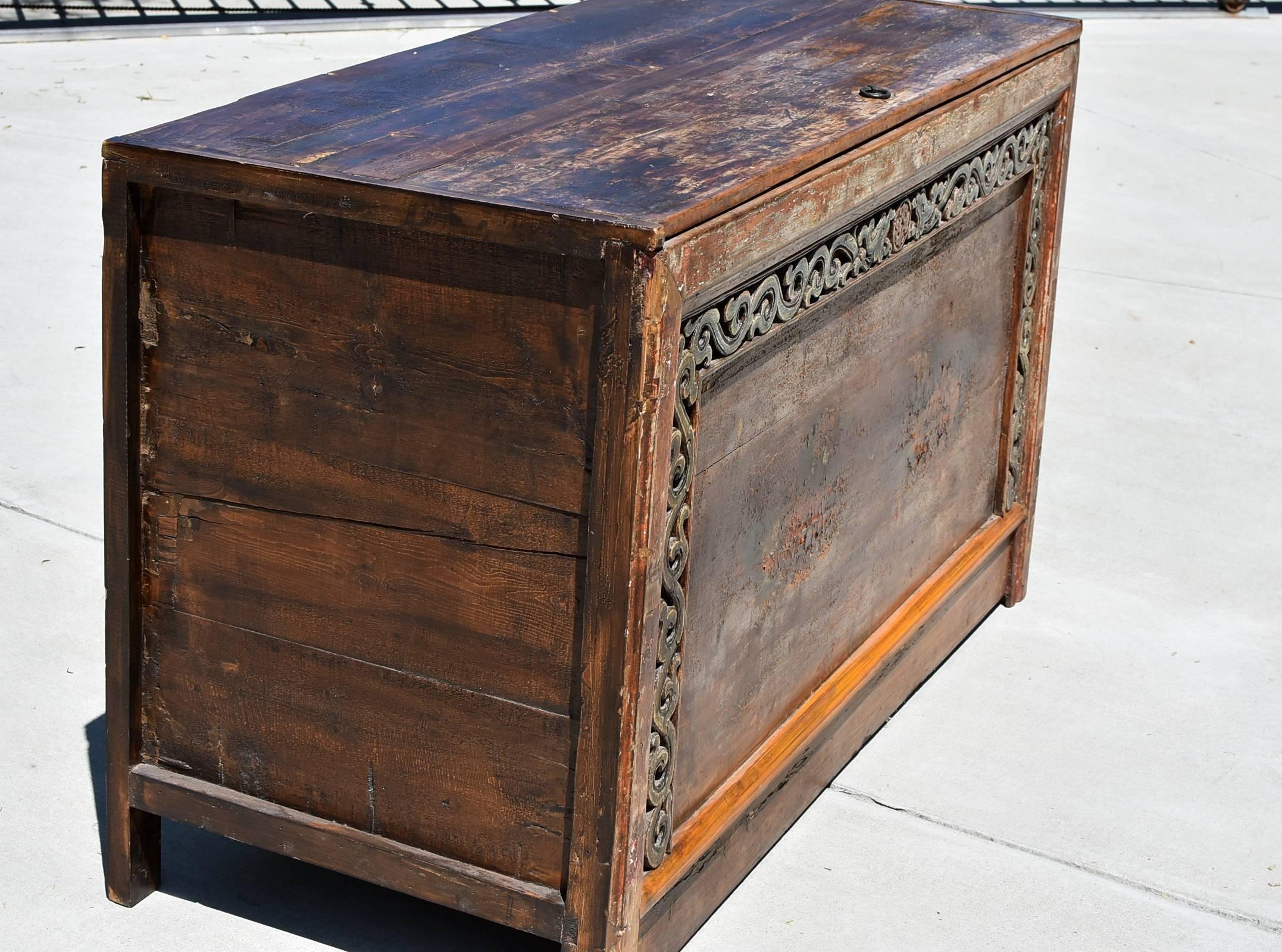 Original Early 19th Century Mongolian Chest with Painted Foo Dogs In Good Condition For Sale In Somis, CA