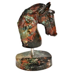 Magnifique buste de tête de cheval en émeraude naturelle, sculpté à la main