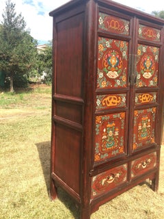 Großes antikes tibetanisches Kabinett