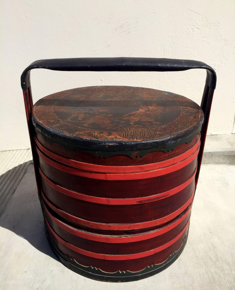Chinese Antique Bamboo Basket with Painted Lid For Sale 3