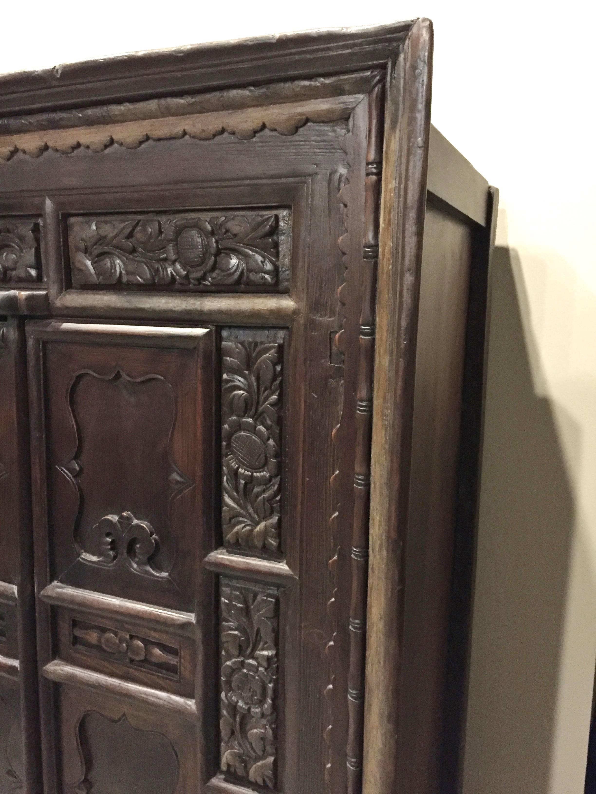 Chinese Antique General's Armoire  In Good Condition For Sale In Somis, CA